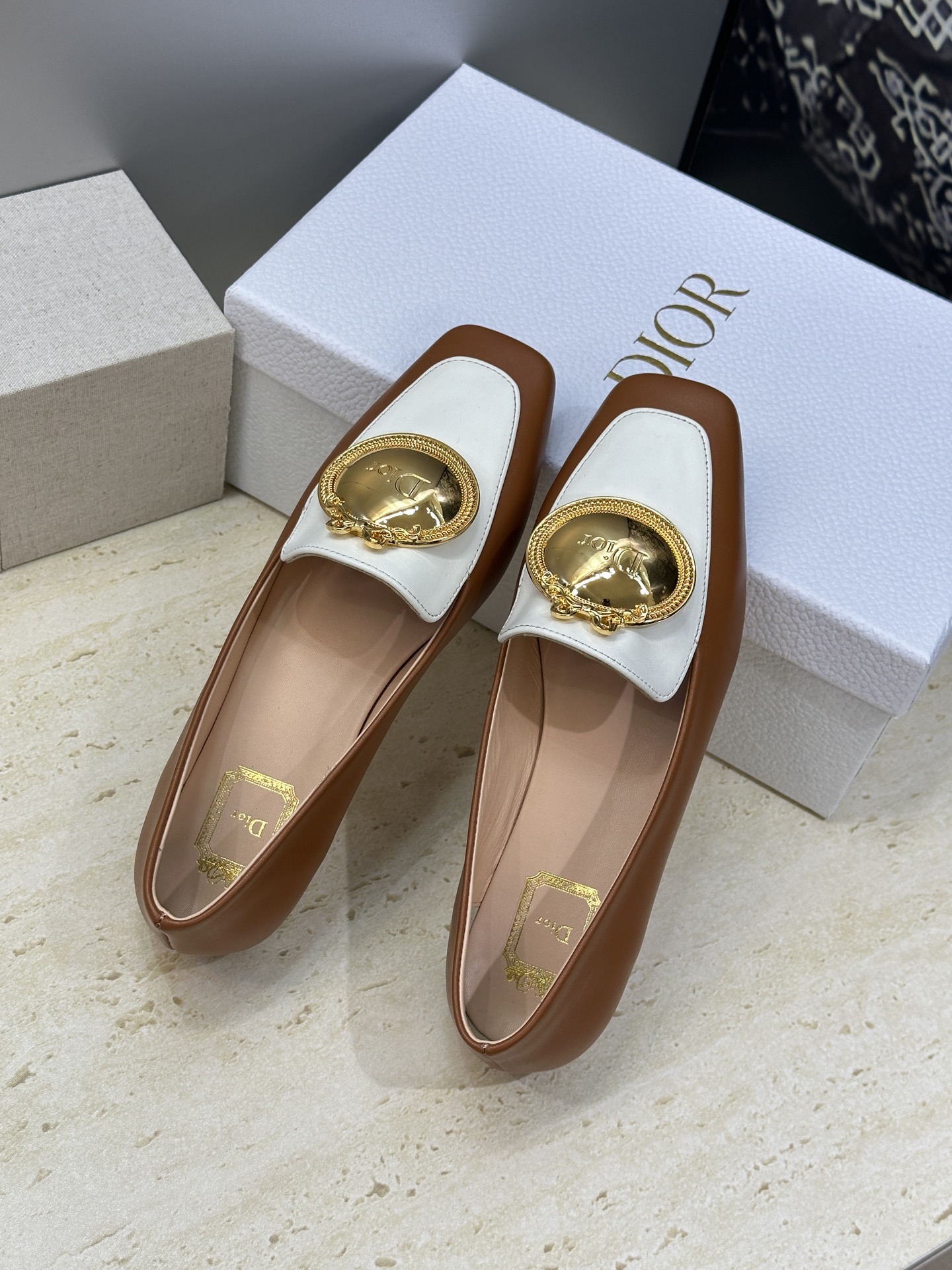 Dior 迪奥2026春夏新款 Medallion平底方头玛丽珍芭蕾舞娃娃女鞋 CD字母logo五金扣时