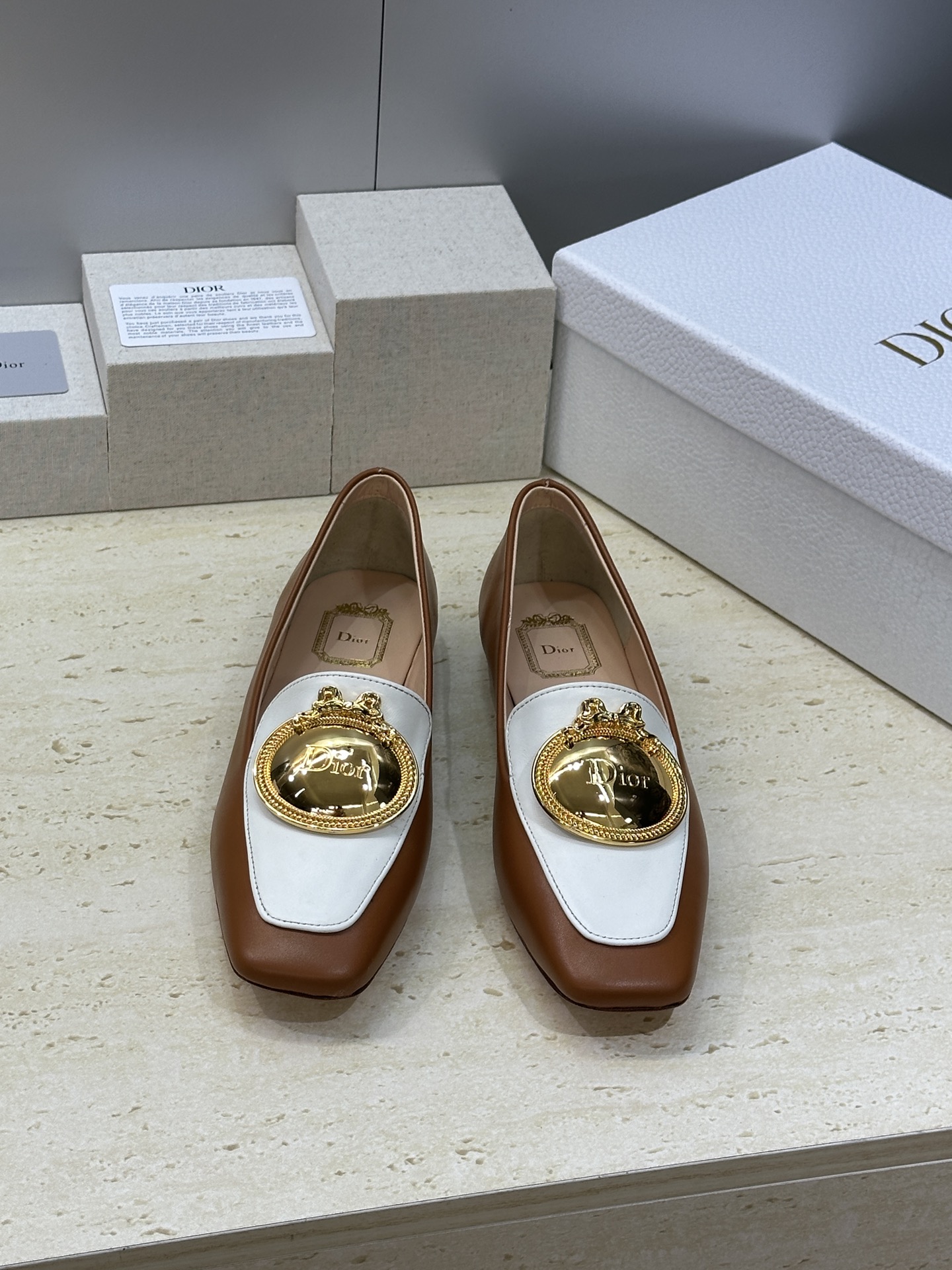 Dior 迪奥2026春夏新款 Medallion平底方头玛丽珍芭蕾舞娃娃女鞋 CD字母logo五金扣时