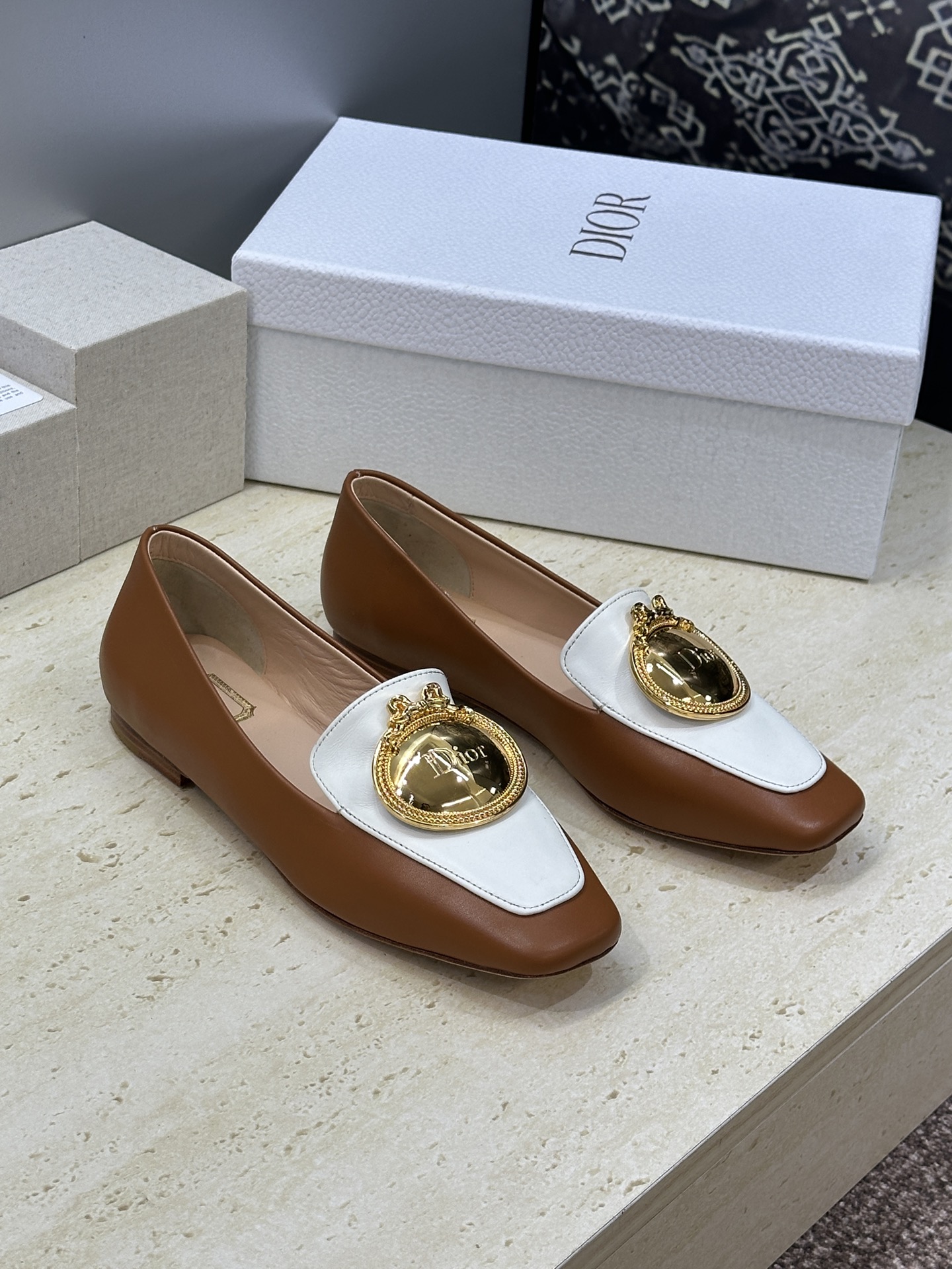 Dior 迪奥2026春夏新款 Medallion平底方头玛丽珍芭蕾舞娃娃女鞋 CD字母logo五金扣时