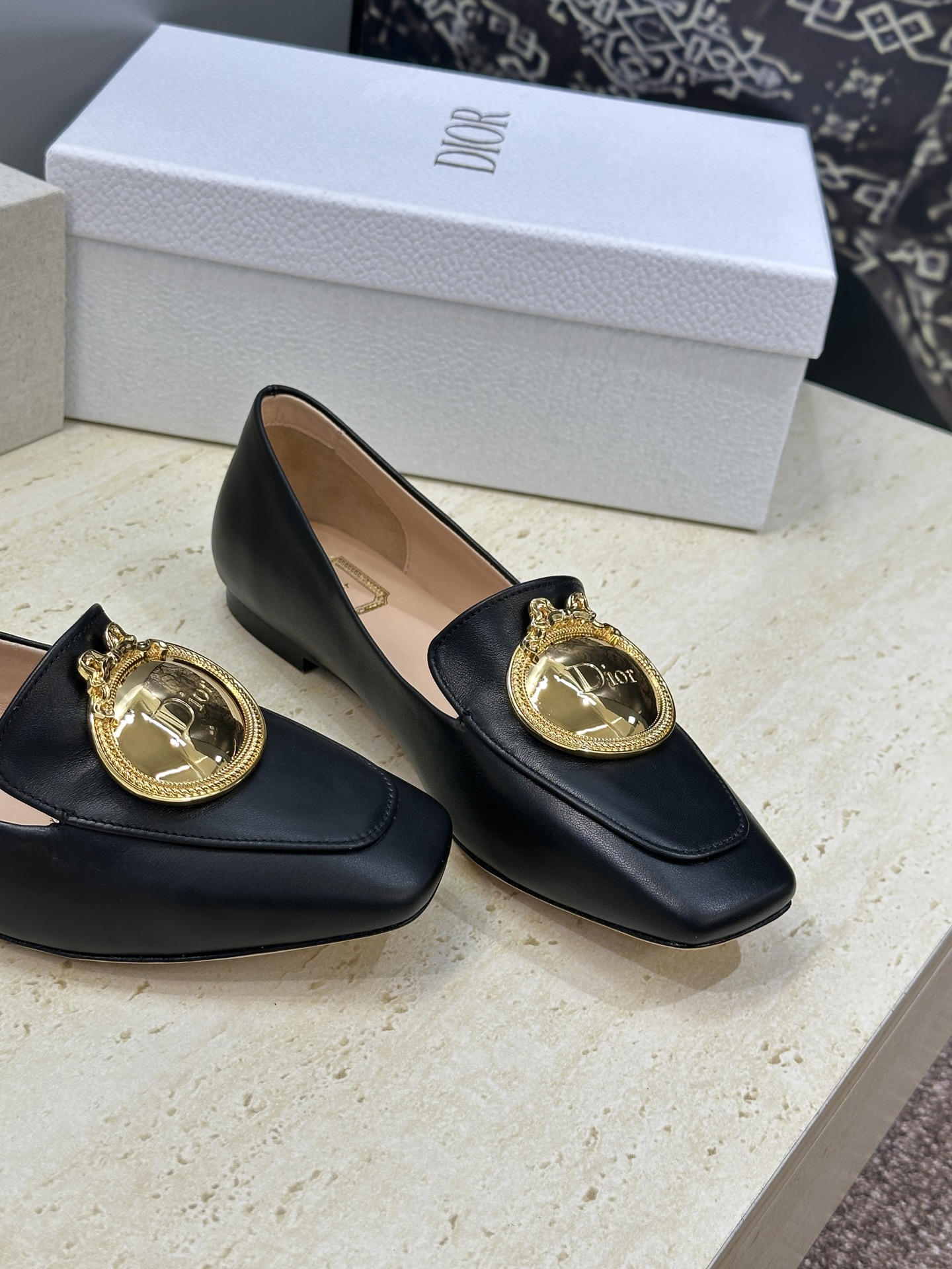 Dior 迪奥2026春夏新款 Medallion平底方头玛丽珍芭蕾舞娃娃女鞋 CD字母logo五金扣时