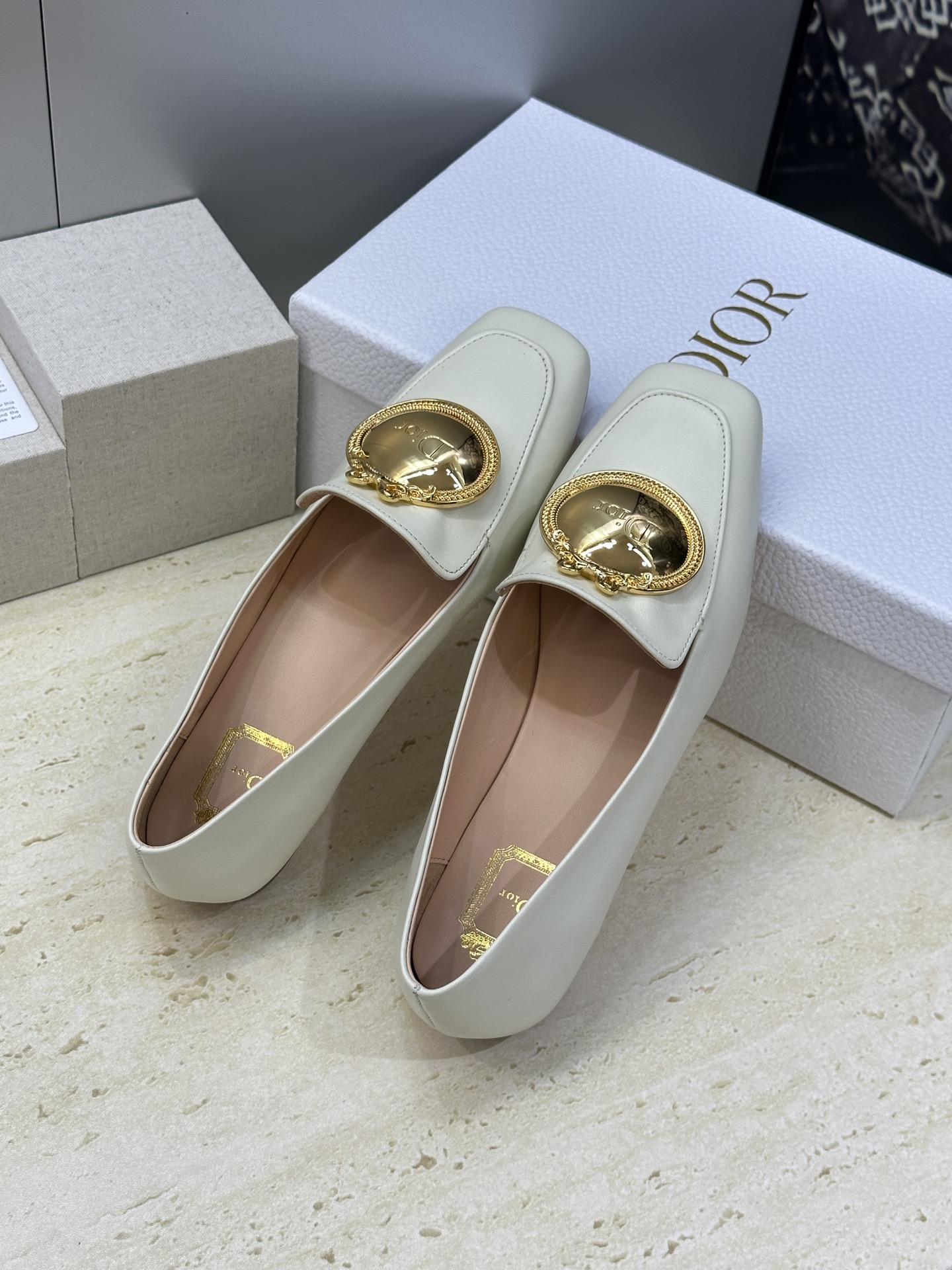 Dior 迪奥2026春夏新款 Medallion平底方头玛丽珍芭蕾舞娃娃女鞋 CD字母logo五金扣时