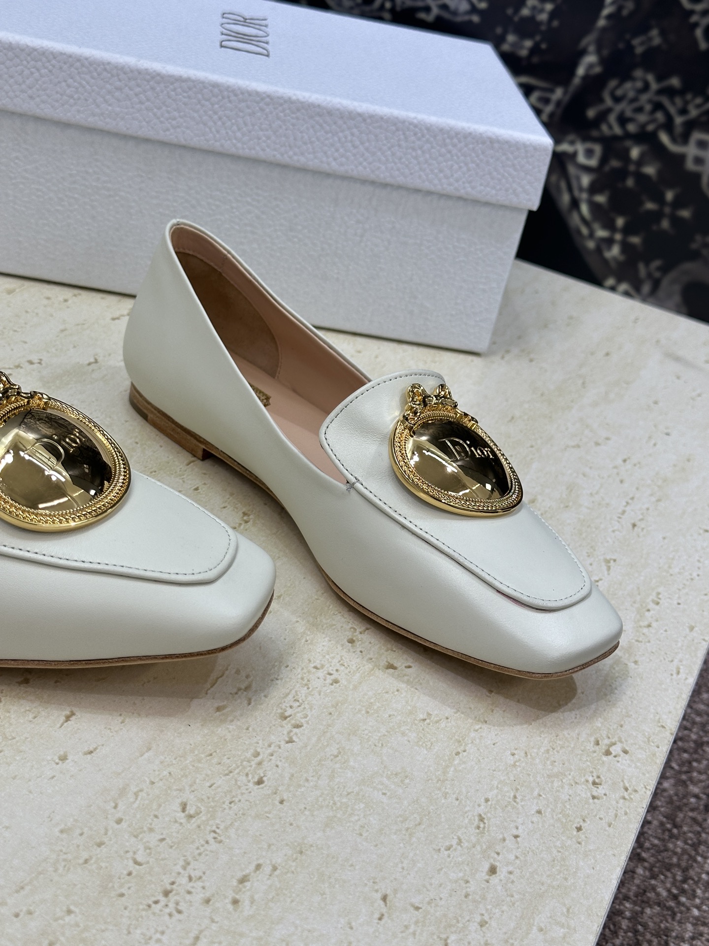 Dior 迪奥2026春夏新款 Medallion平底方头玛丽珍芭蕾舞娃娃女鞋 CD字母logo五金扣时