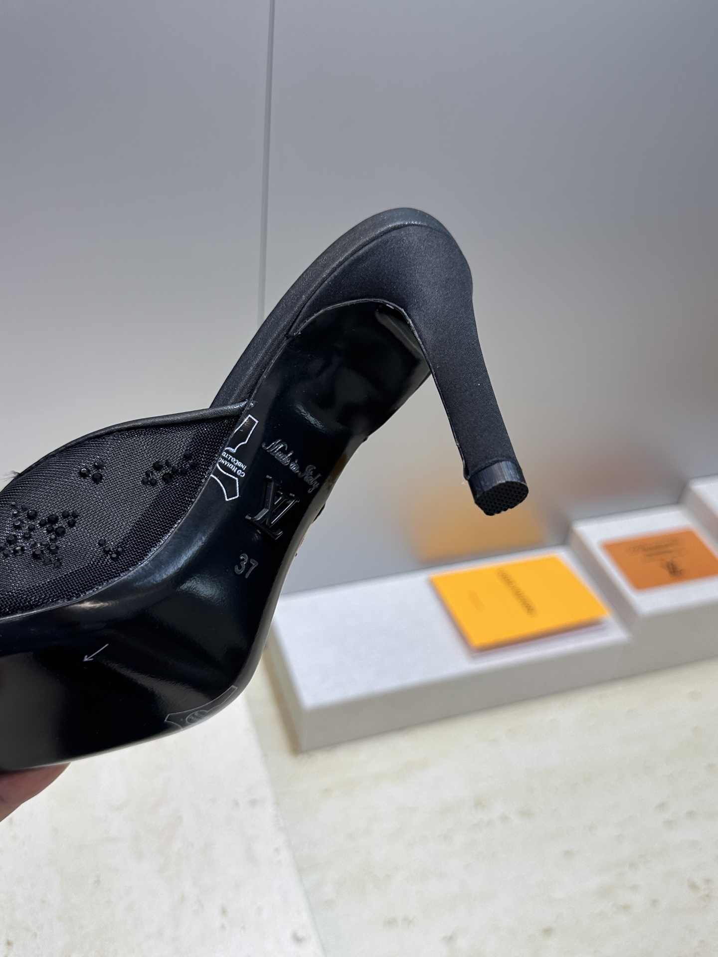 Louis Vuitton 2026早春新款高跟水钻女鞋 LV 字母logo烫钻细跟尖头拼色穆勒凉拖鞋材