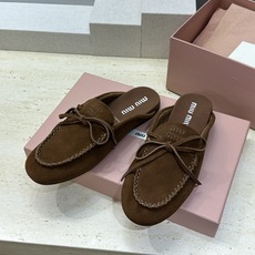 Miumiu 缪缪 2026春夏新款流苏蝴蝶结豆豆女鞋 明星同款字母logo平底圆头舒适穆勒凉拖鞋 材质 Miumiu 缪缪 2026春夏新款流苏蝴蝶结豆豆女鞋 明星同款字母logo平底圆头舒适穆勒凉拖鞋 材质
