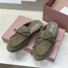 Miumiu 缪缪 2026春夏新款流苏蝴蝶结豆豆女鞋 明星同款字母logo平底圆头舒适穆勒凉拖鞋 材质 Miumiu 缪缪 2026春夏新款流苏蝴蝶结豆豆女鞋 明星同款字母logo平底圆头舒适穆勒凉拖鞋 材质