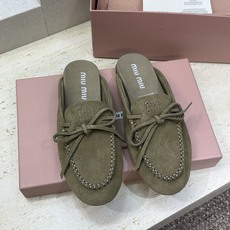 Miumiu 缪缪 2026春夏新款流苏蝴蝶结豆豆女鞋 明星同款字母logo平底圆头舒适穆勒凉拖鞋 材质 Miumiu 缪缪 2026春夏新款流苏蝴蝶结豆豆女鞋 明星同款字母logo平底圆头舒适穆勒凉拖鞋 材质
