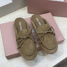 Miumiu 缪缪 2026春夏新款流苏蝴蝶结豆豆女鞋 明星同款字母logo平底圆头舒适穆勒凉拖鞋 材质 Miumiu 缪缪 2026春夏新款流苏蝴蝶结豆豆女鞋 明星同款字母logo平底圆头舒适穆勒凉拖鞋 材质