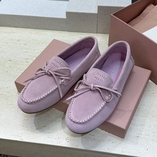 Miumiu 缪缪 2026春夏新款流苏蝴蝶结豆豆女鞋 明星同款字母logo平底圆头舒适乐福鞋 材质:鞋 Miumiu 缪缪 2026春夏新款流苏蝴蝶结豆豆女鞋 明星同款字母logo平底圆头舒适乐福鞋 材质:鞋