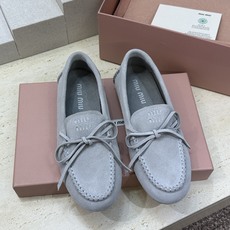 Miumiu 缪缪 2026春夏新款流苏蝴蝶结豆豆女鞋 明星同款字母logo平底圆头舒适乐福鞋 材质:鞋 Miumiu 缪缪 2026春夏新款流苏蝴蝶结豆豆女鞋 明星同款字母logo平底圆头舒适乐福鞋 材质:鞋