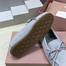 Miumiu 缪缪 2026春夏新款流苏蝴蝶结豆豆女鞋 明星同款字母logo平底圆头舒适乐福鞋 材质:鞋 Miumiu 缪缪 2026春夏新款流苏蝴蝶结豆豆女鞋 明星同款字母logo平底圆头舒适乐福鞋 材质:鞋