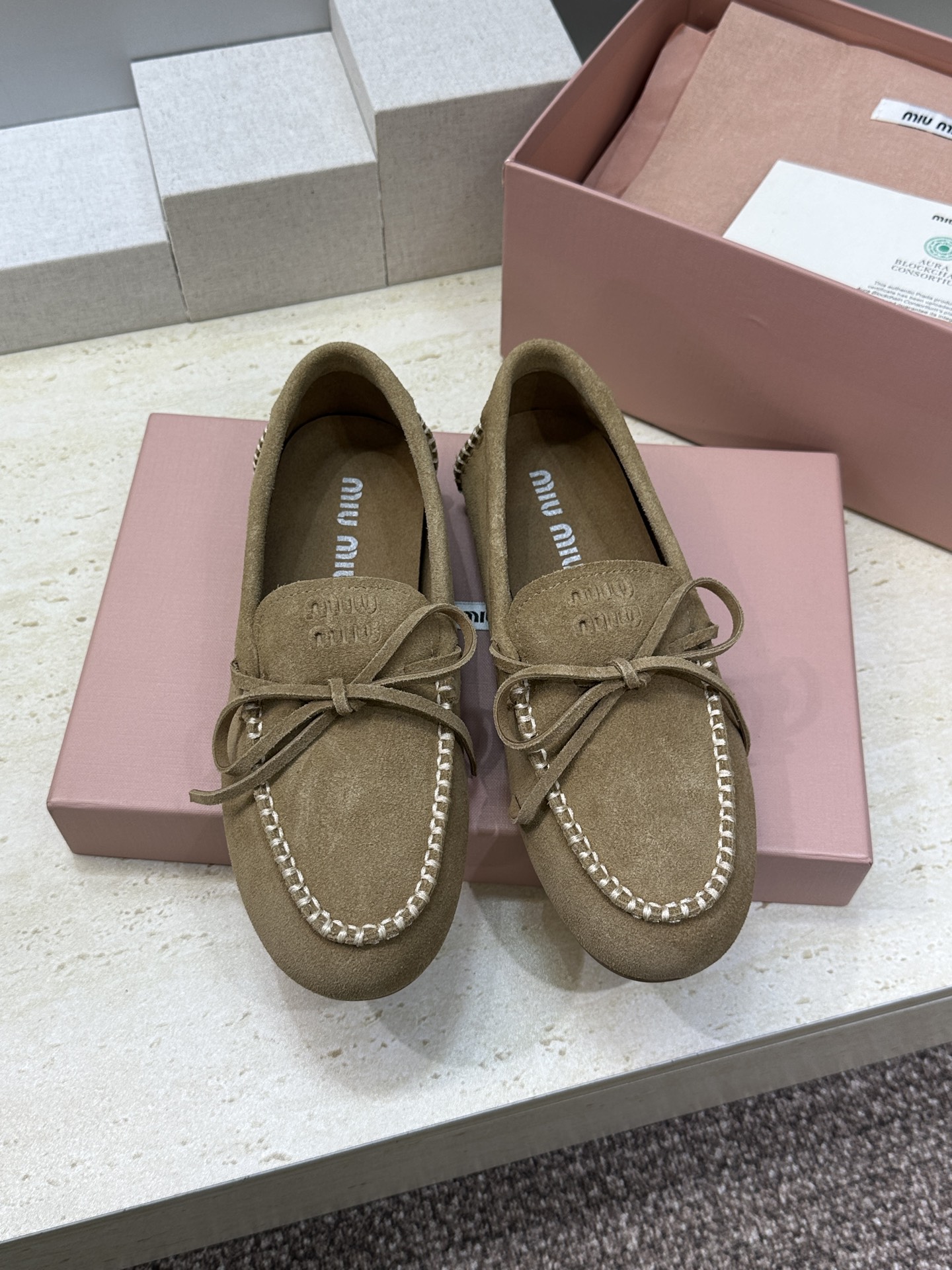 Miumiu 缪缪 2026春夏新款流苏蝴蝶结豆豆女鞋 明星同款字母logo平底圆头舒适乐福鞋 材质:鞋 Miumiu 缪缪 2026春夏新款流苏蝴蝶结豆豆女鞋 明星同款字母logo平底圆头舒适乐福鞋 材质:鞋