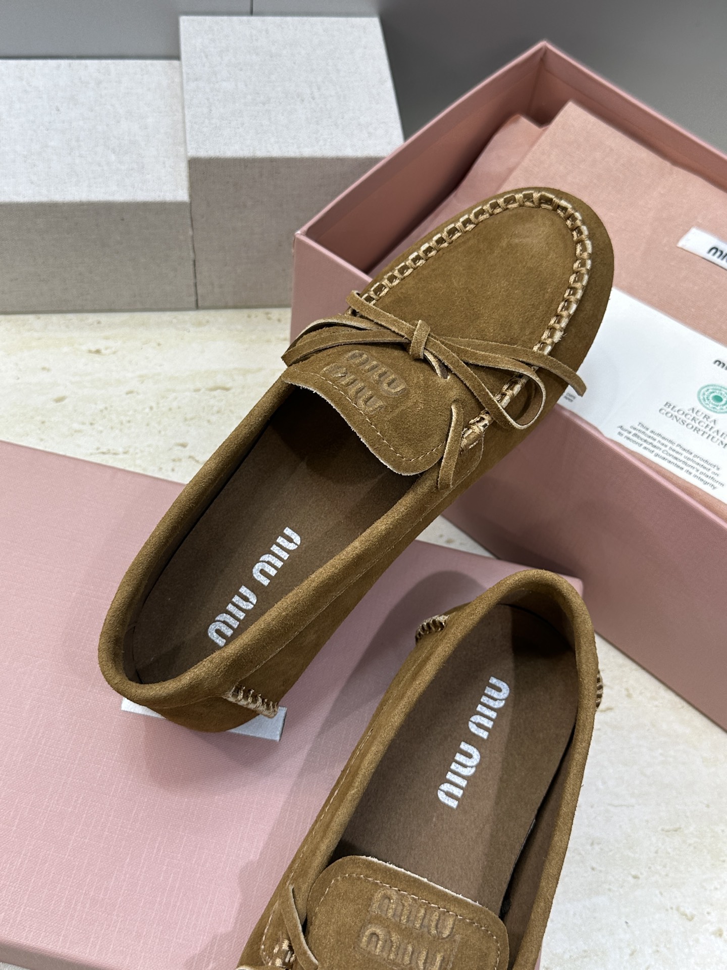 Miumiu 缪缪 2026春夏新款流苏蝴蝶结豆豆女鞋 明星同款字母logo平底圆头舒适乐福鞋 材质:鞋 Miumiu 缪缪 2026春夏新款流苏蝴蝶结豆豆女鞋 明星同款字母logo平底圆头舒适乐福鞋 材质:鞋
