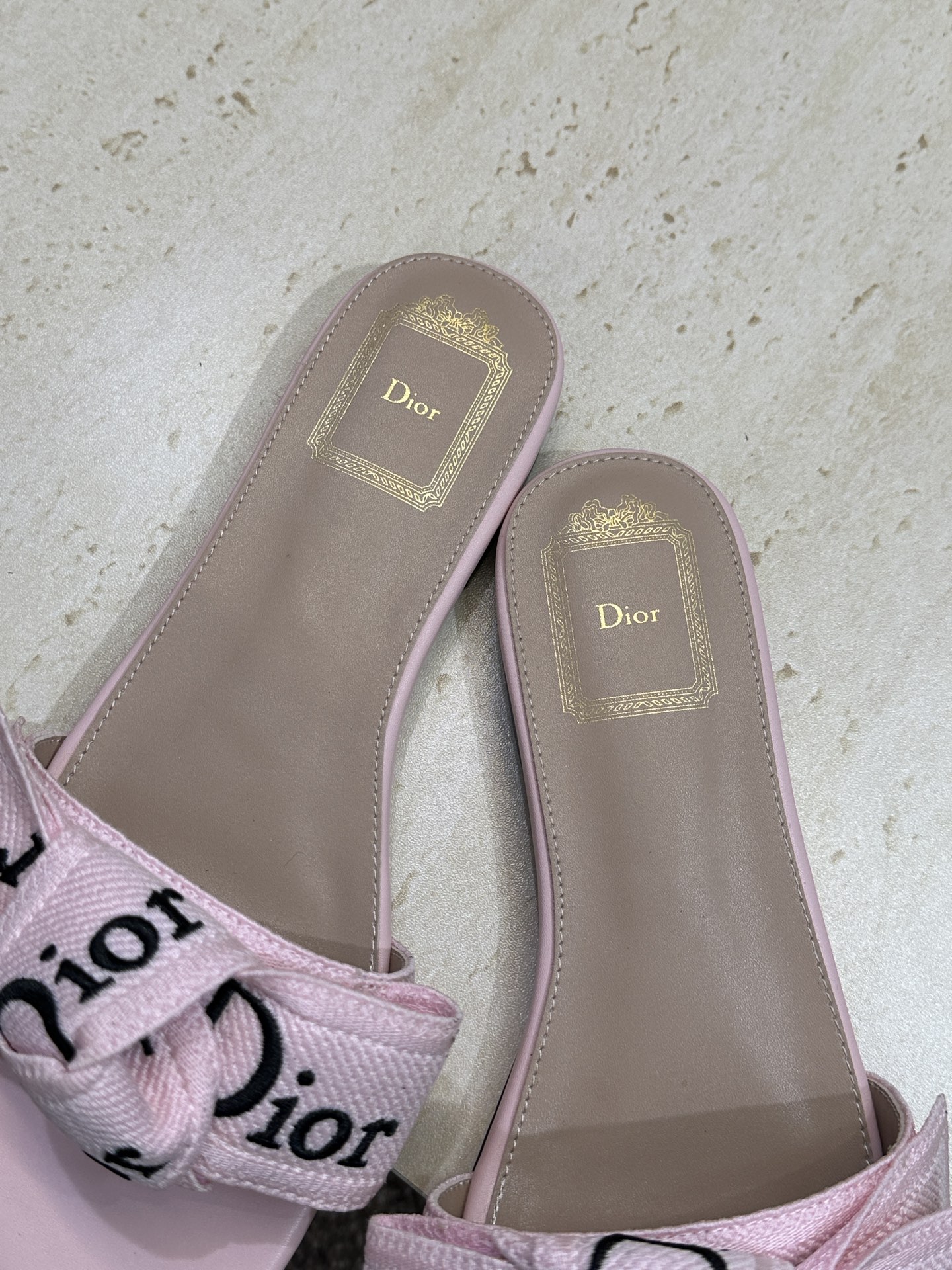 迪奥 Dior 2026 春夏新款J‘ADIOR织带系列粗跟蝴蝶结沙滩女鞋 CD字母logo提花刺绣平底