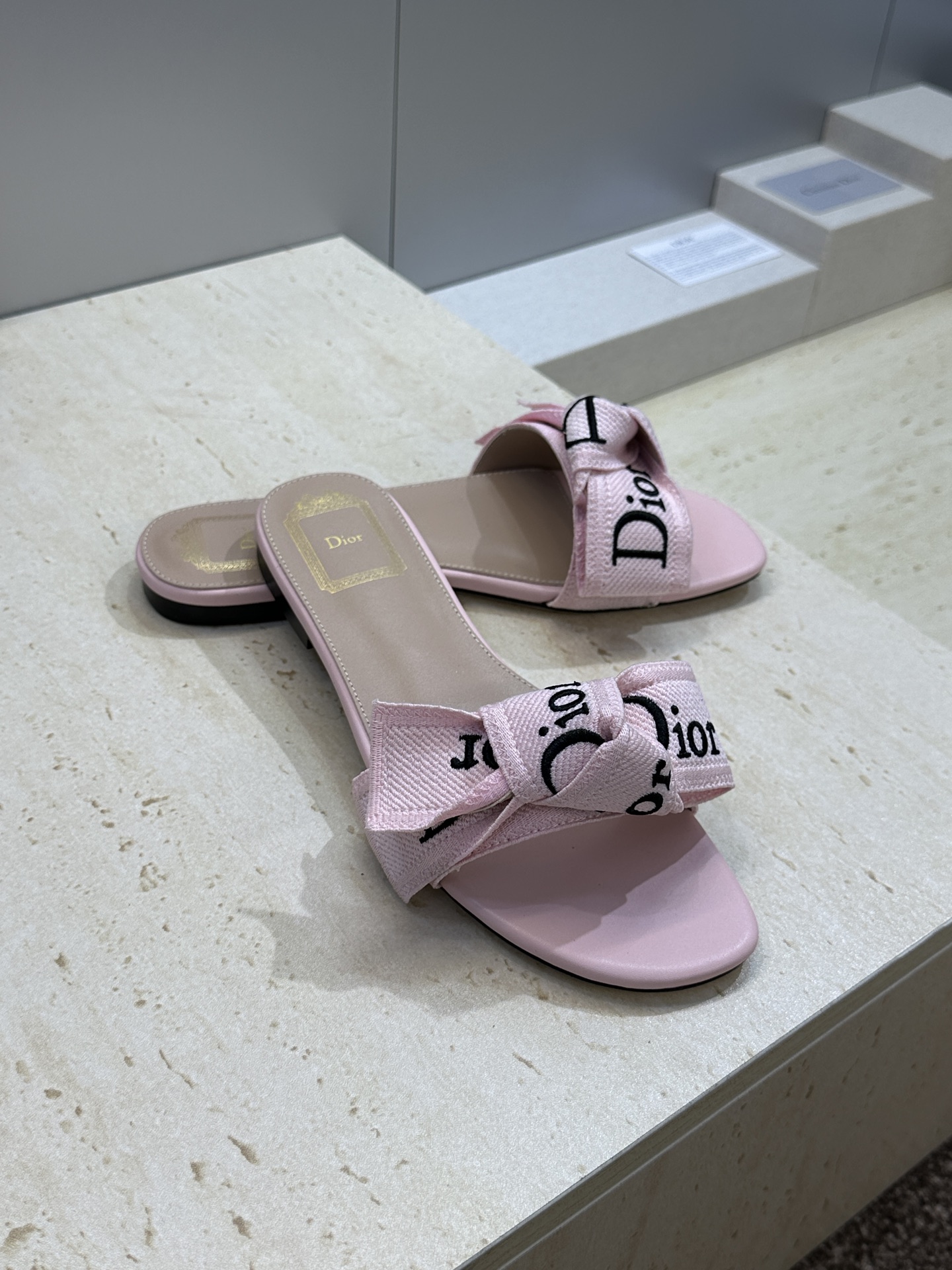 迪奥 Dior 2026 春夏新款J‘ADIOR织带系列粗跟蝴蝶结沙滩女鞋 CD字母logo提花刺绣平底