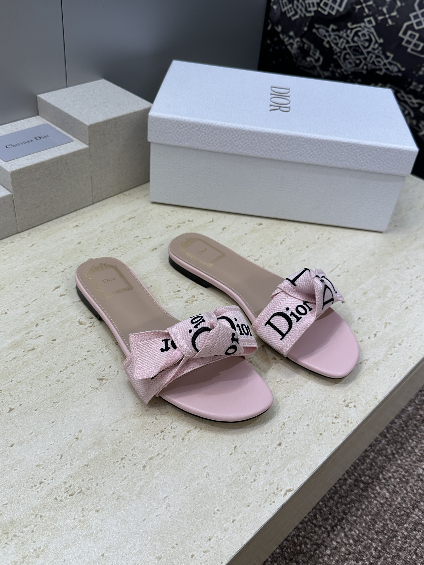 迪奥 Dior 2026 春夏新款J‘ADIOR织带系列粗跟蝴蝶结沙滩女鞋 CD字母logo提花刺绣平底