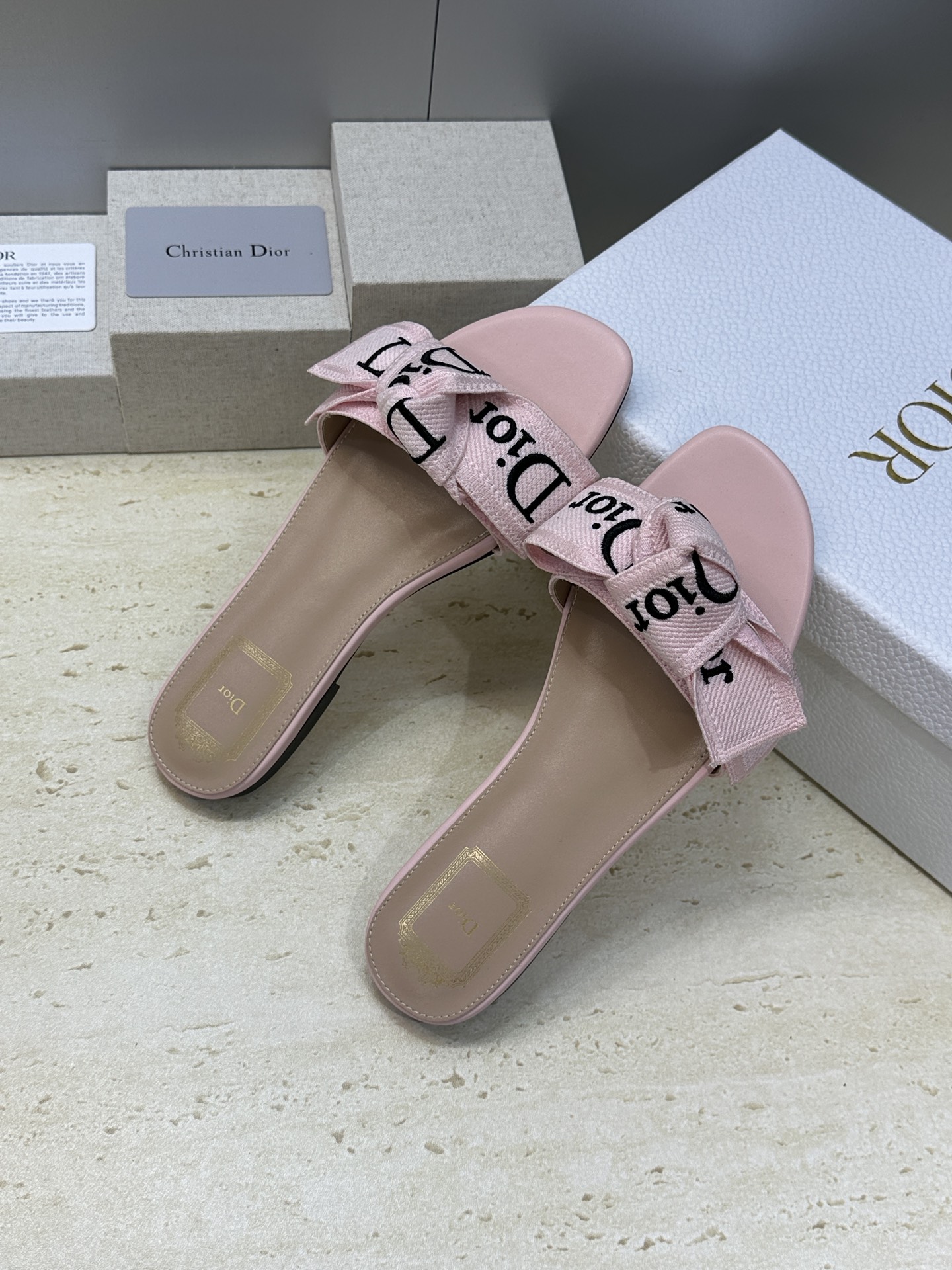 迪奥 Dior 2026 春夏新款J‘ADIOR织带系列粗跟蝴蝶结沙滩女鞋 CD字母logo提花刺绣平底