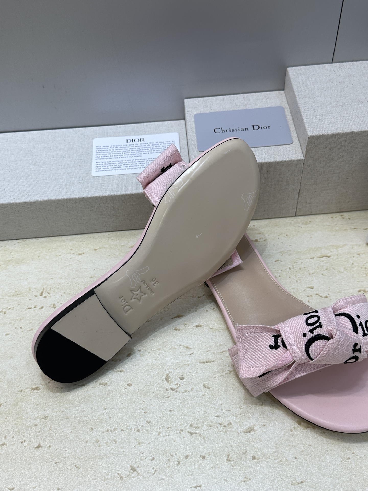 迪奥 Dior 2026 春夏新款J‘ADIOR织带系列粗跟蝴蝶结沙滩女鞋 CD字母logo提花刺绣平底
