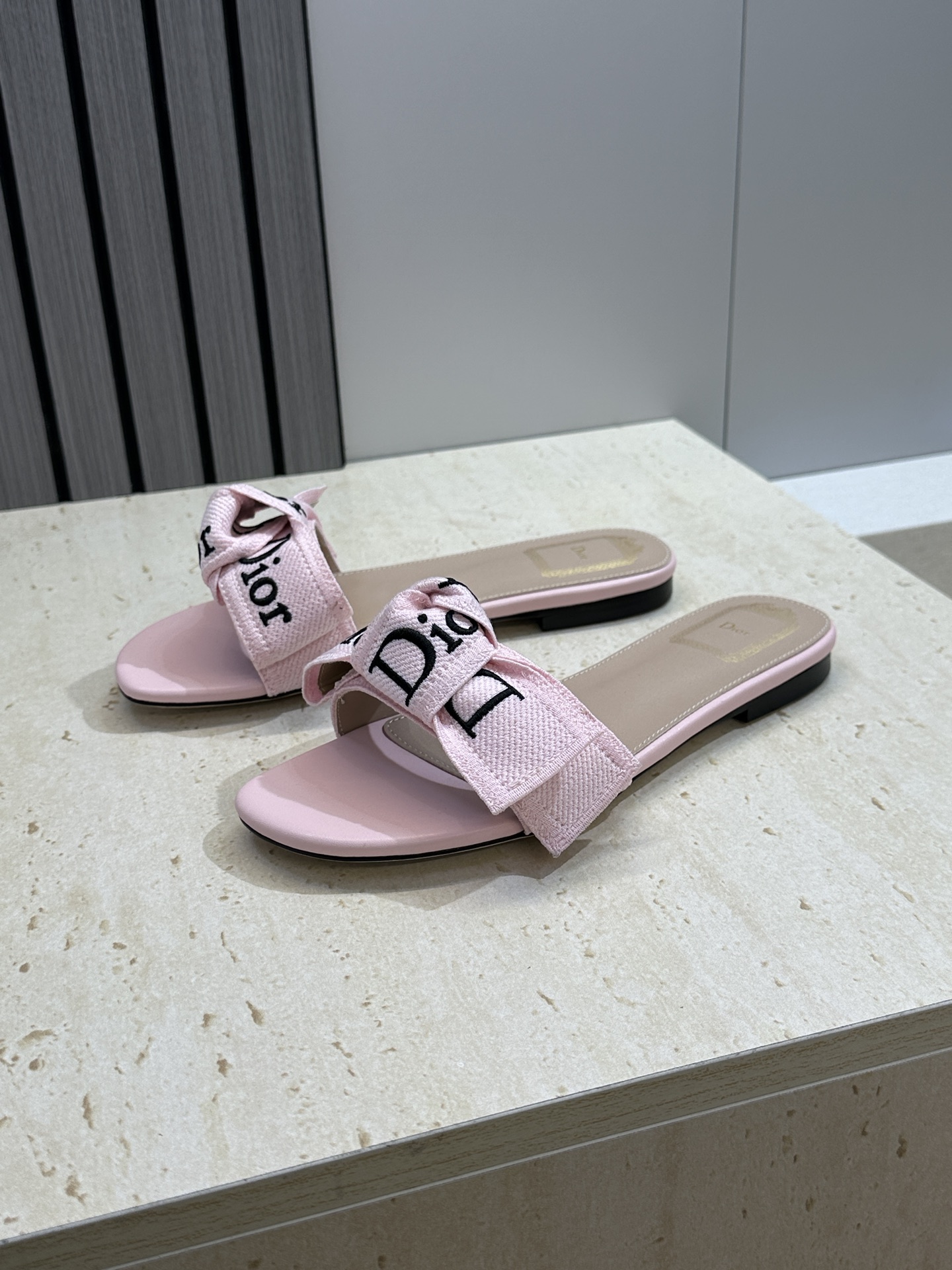 迪奥 Dior 2026 春夏新款J‘ADIOR织带系列粗跟蝴蝶结沙滩女鞋 CD字母logo提花刺绣平底