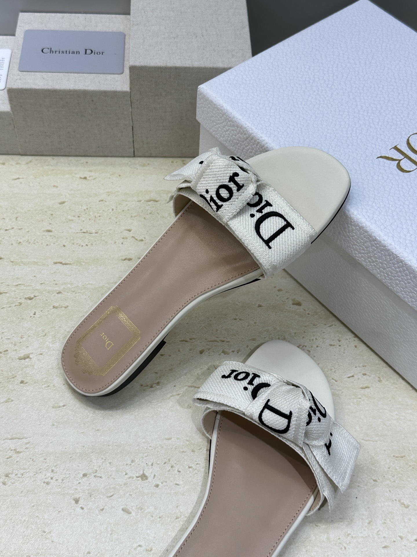 迪奥 Dior 2026 春夏新款J‘ADIOR织带系列粗跟蝴蝶结沙滩女鞋 CD字母logo提花刺绣平底