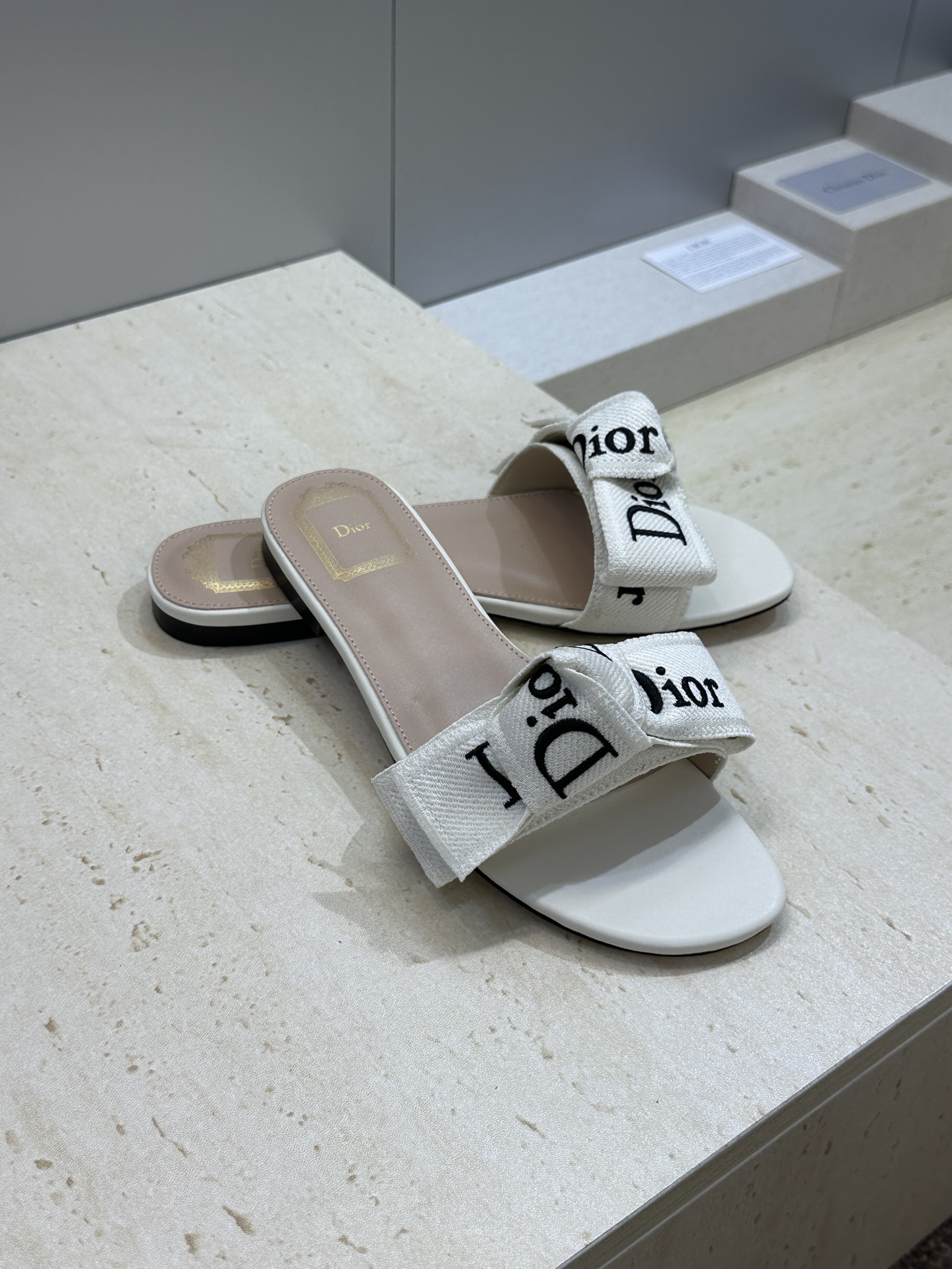 迪奥 Dior 2026 春夏新款J‘ADIOR织带系列粗跟蝴蝶结沙滩女鞋 CD字母logo提花刺绣平底