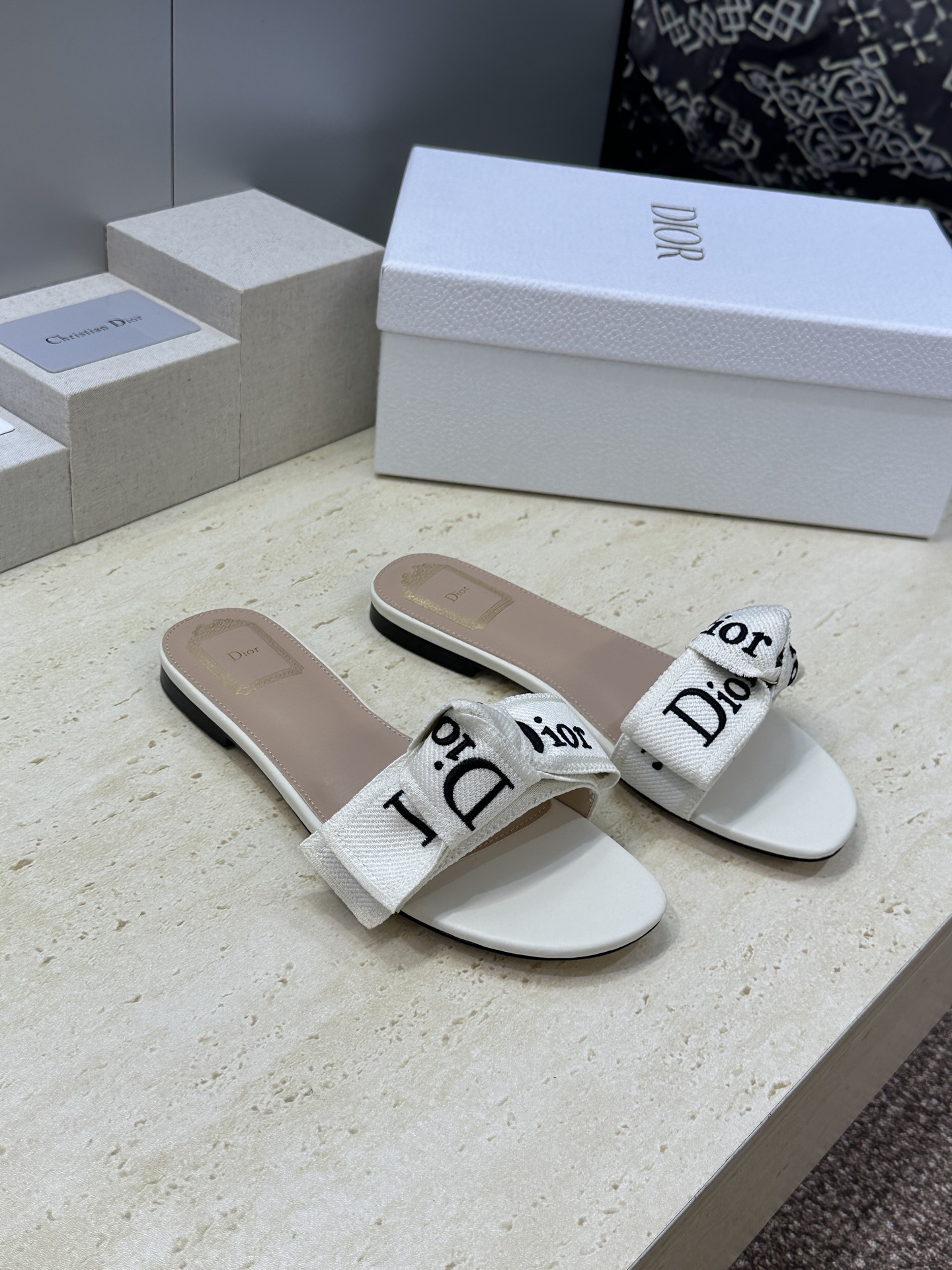 迪奥 Dior 2026 春夏新款J‘ADIOR织带系列粗跟蝴蝶结沙滩女鞋 CD字母logo提花刺绣平底