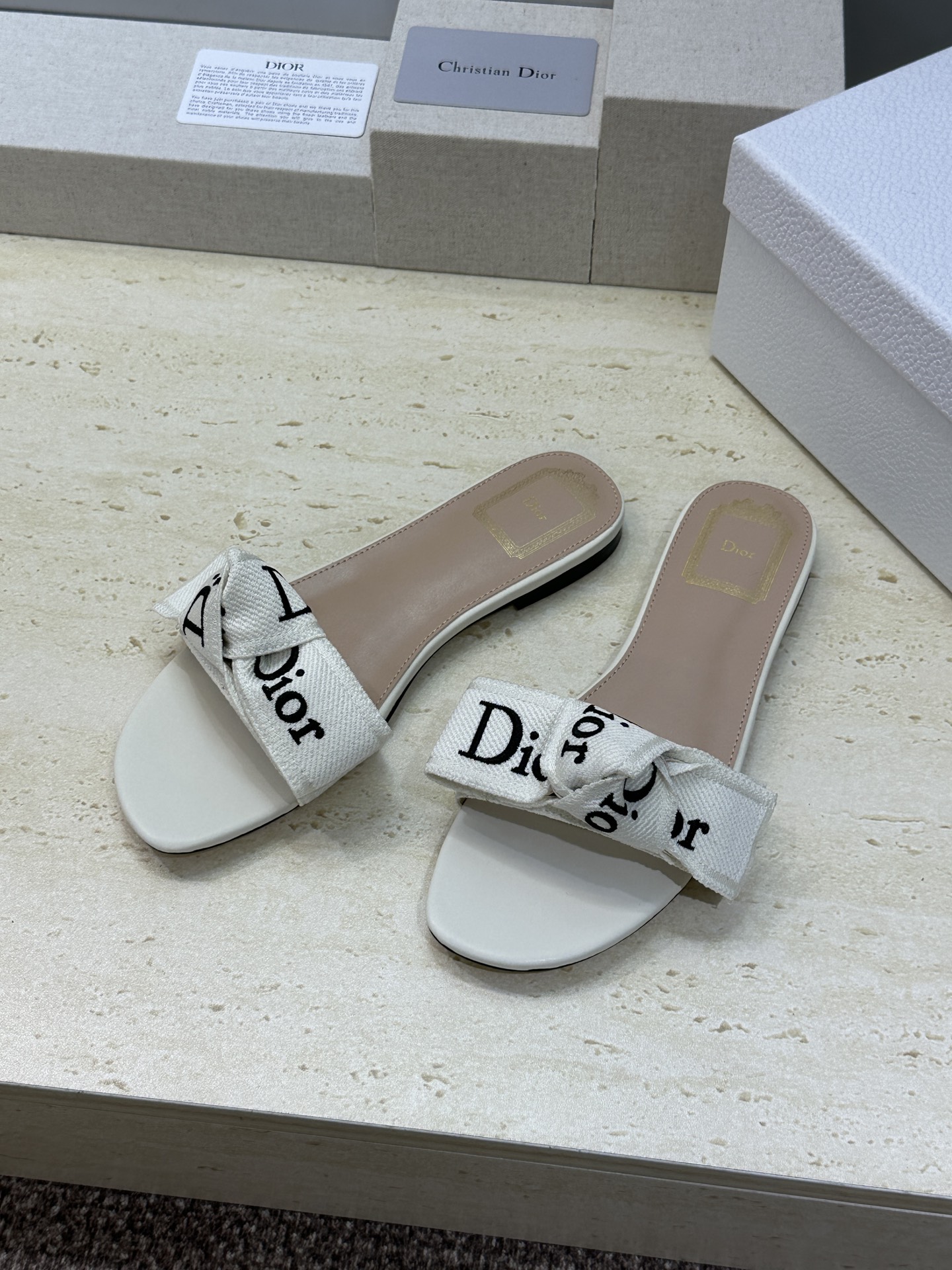 迪奥 Dior 2026 春夏新款J‘ADIOR织带系列粗跟蝴蝶结沙滩女鞋 CD字母logo提花刺绣平底