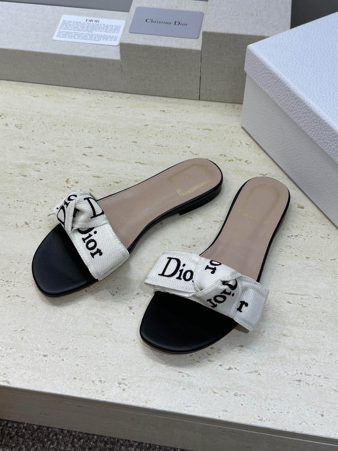 迪奥 Dior 2026 春夏新款J‘ADIOR织带系列粗跟蝴蝶结沙滩女鞋 CD字母logo提花刺绣平底
