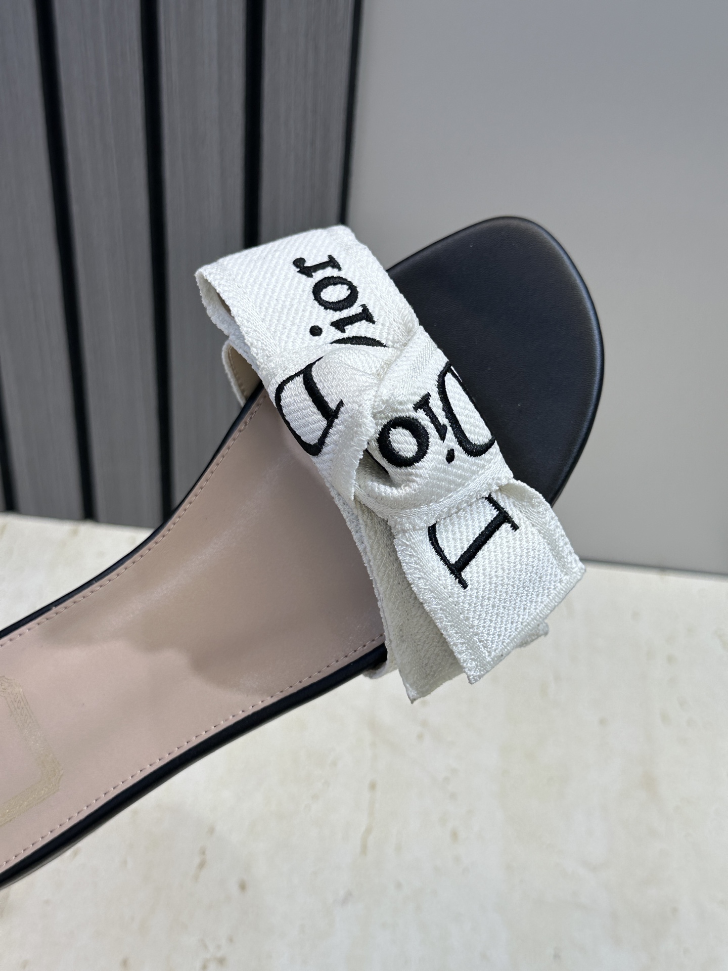 迪奥 Dior 2026 春夏新款J‘ADIOR织带系列粗跟蝴蝶结沙滩女鞋 CD字母logo提花刺绣平底