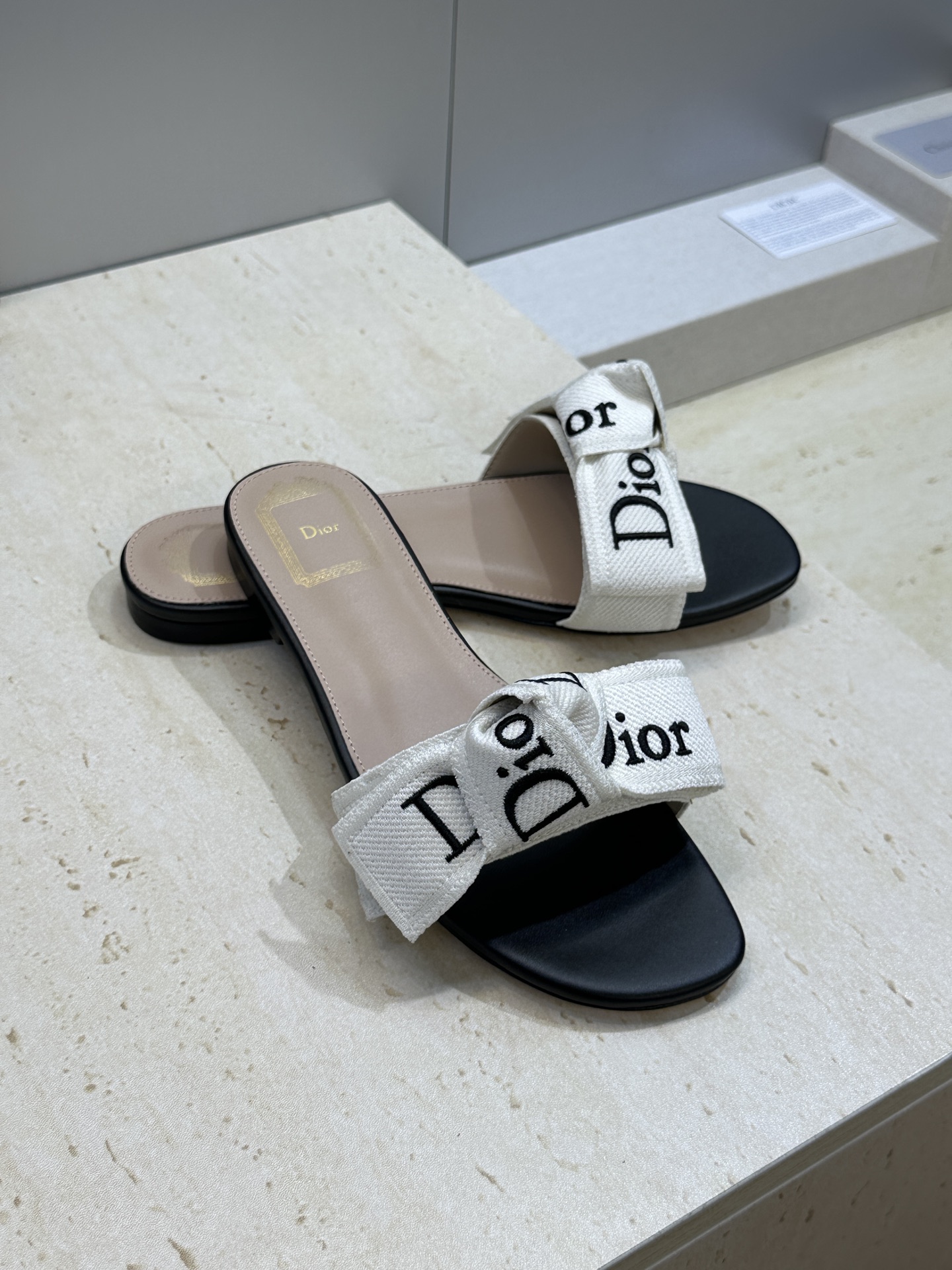 迪奥 Dior 2026 春夏新款J‘ADIOR织带系列粗跟蝴蝶结沙滩女鞋 CD字母logo提花刺绣平底