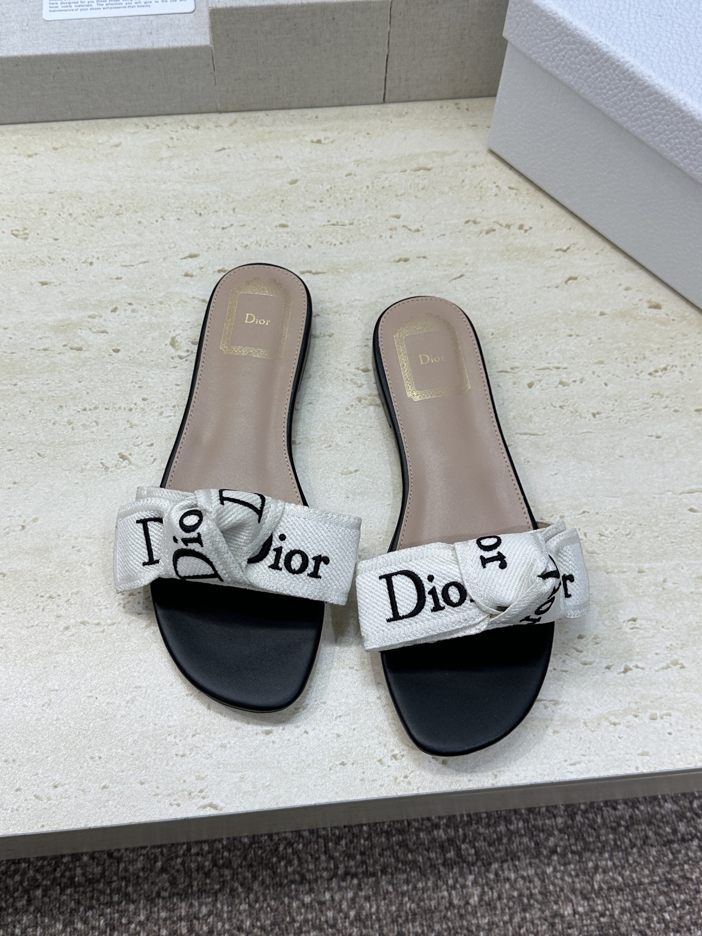 迪奥 Dior 2026 春夏新款J‘ADIOR织带系列粗跟蝴蝶结沙滩女鞋 CD字母logo提花刺绣平底