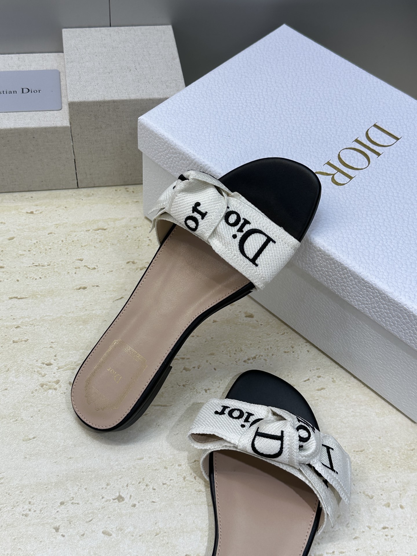 迪奥 Dior 2026 春夏新款J‘ADIOR织带系列粗跟蝴蝶结沙滩女鞋 CD字母logo提花刺绣平底