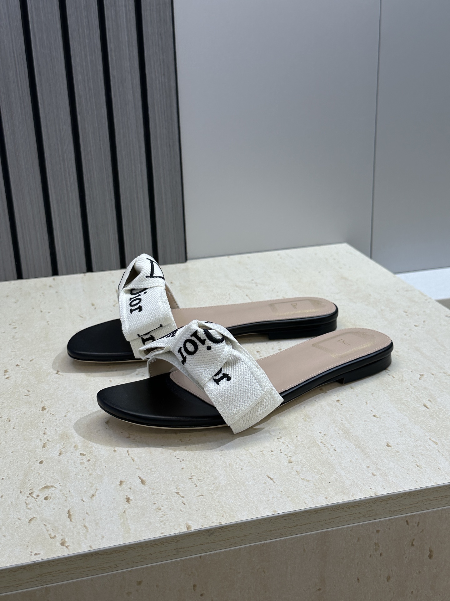 迪奥 Dior 2026 春夏新款J‘ADIOR织带系列粗跟蝴蝶结沙滩女鞋 CD字母logo提花刺绣平底