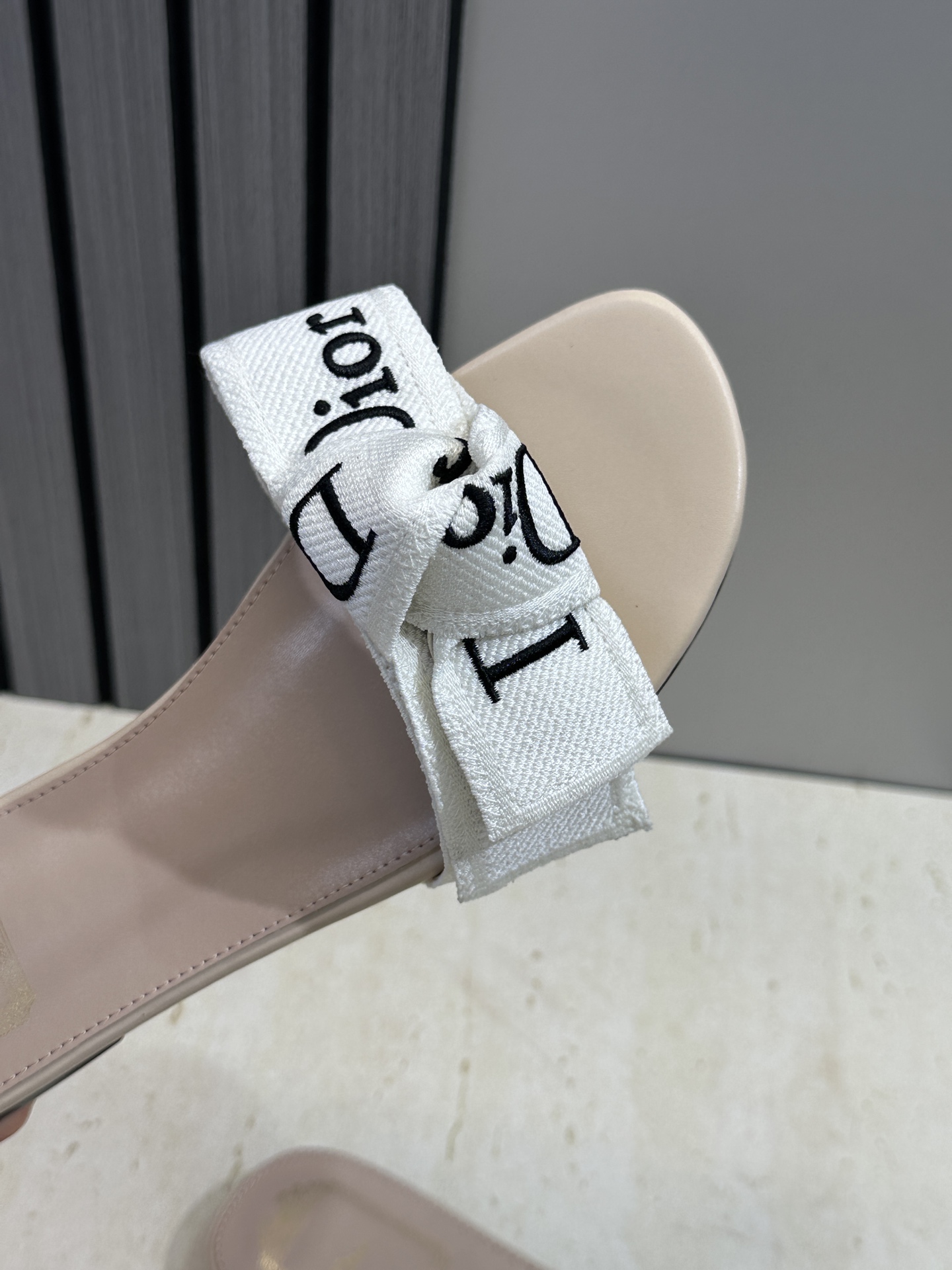 迪奥 Dior 2026 春夏新款J‘ADIOR织带系列粗跟蝴蝶结沙滩女鞋 CD字母logo提花刺绣平底