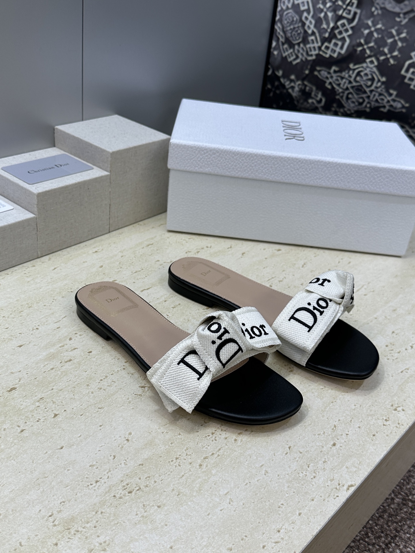 迪奥 Dior 2026 春夏新款J‘ADIOR织带系列粗跟蝴蝶结沙滩女鞋 CD字母logo提花刺绣平底