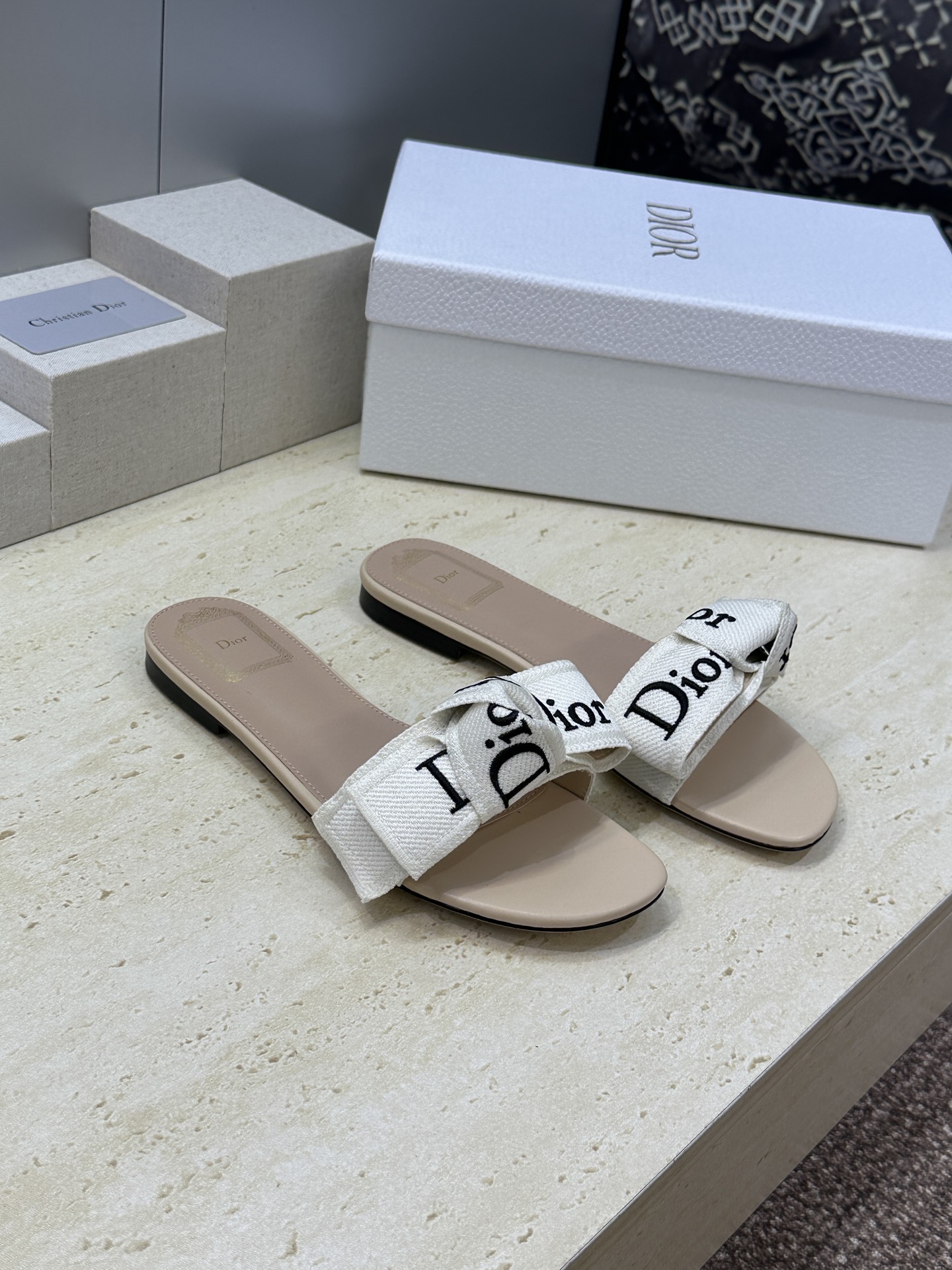 迪奥 Dior 2026 春夏新款J‘ADIOR织带系列粗跟蝴蝶结沙滩女鞋 CD字母logo提花刺绣平底