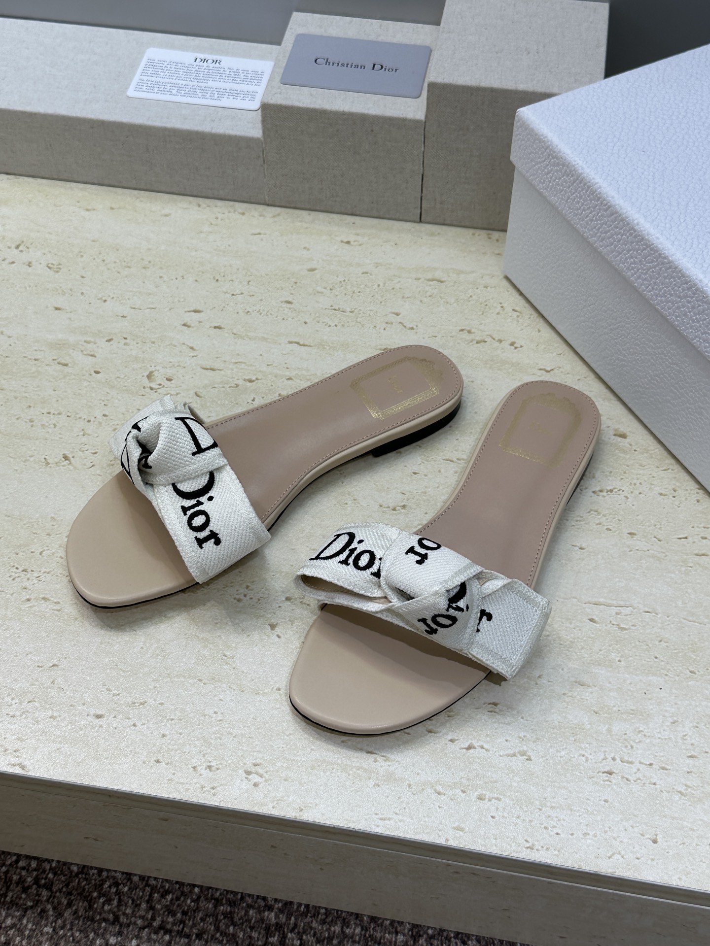 迪奥 Dior 2026 春夏新款J‘ADIOR织带系列粗跟蝴蝶结沙滩女鞋 CD字母logo提花刺绣平底