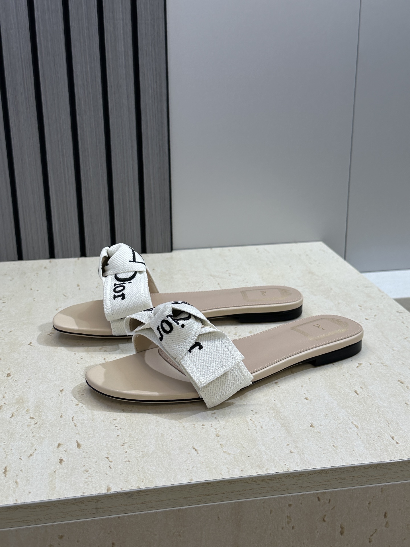 迪奥 Dior 2026 春夏新款J‘ADIOR织带系列粗跟蝴蝶结沙滩女鞋 CD字母logo提花刺绣平底