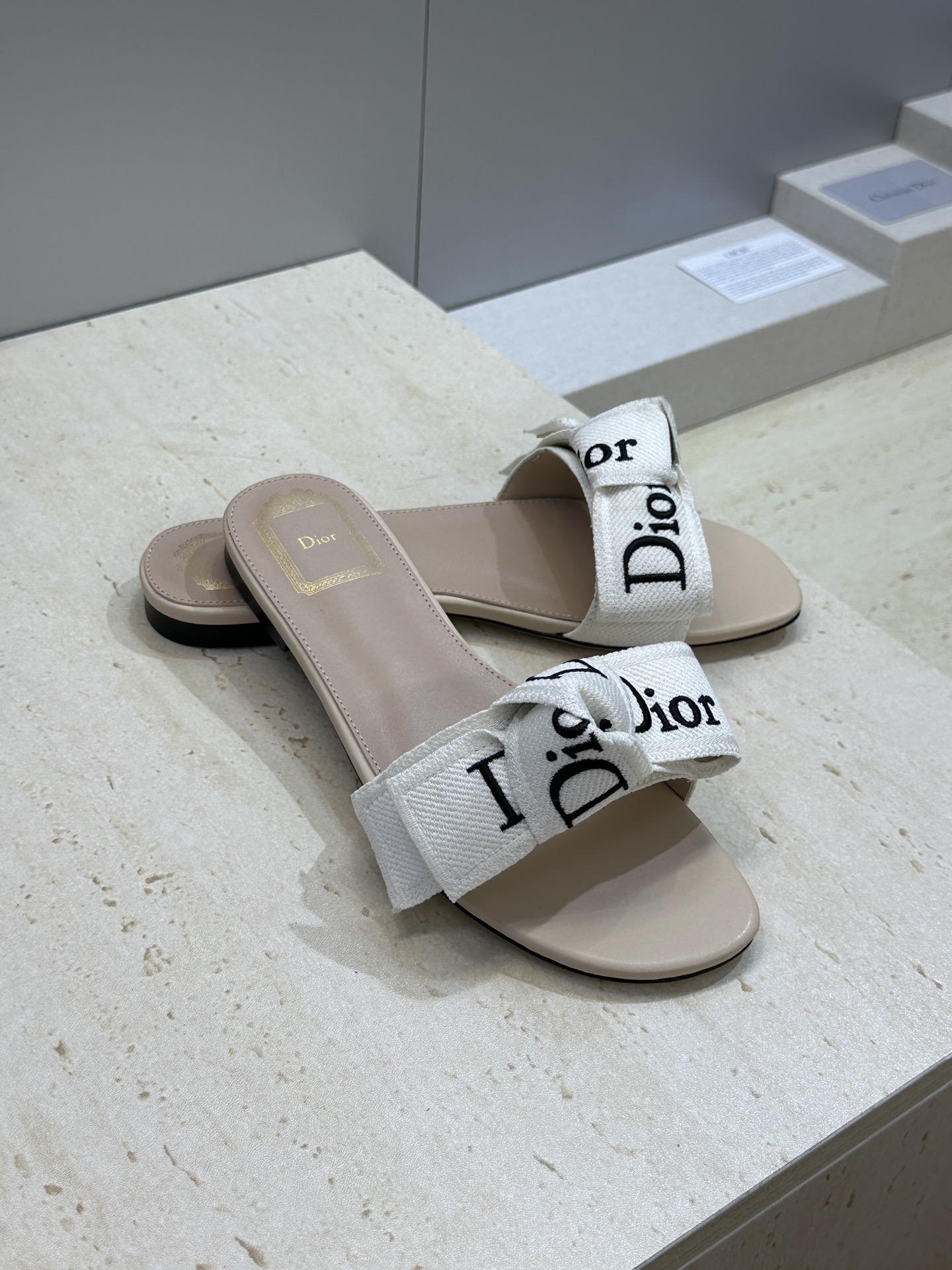 迪奥 Dior 2026 春夏新款J‘ADIOR织带系列粗跟蝴蝶结沙滩女鞋 CD字母logo提花刺绣平底