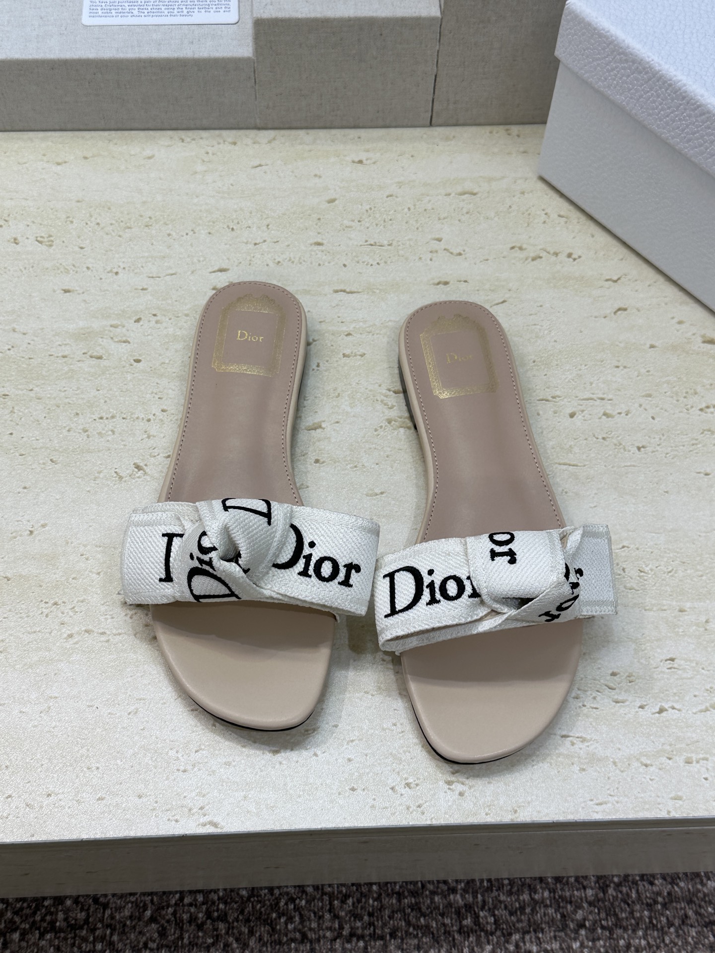 迪奥 Dior 2026 春夏新款J‘ADIOR织带系列粗跟蝴蝶结沙滩女鞋 CD字母logo提花刺绣平底