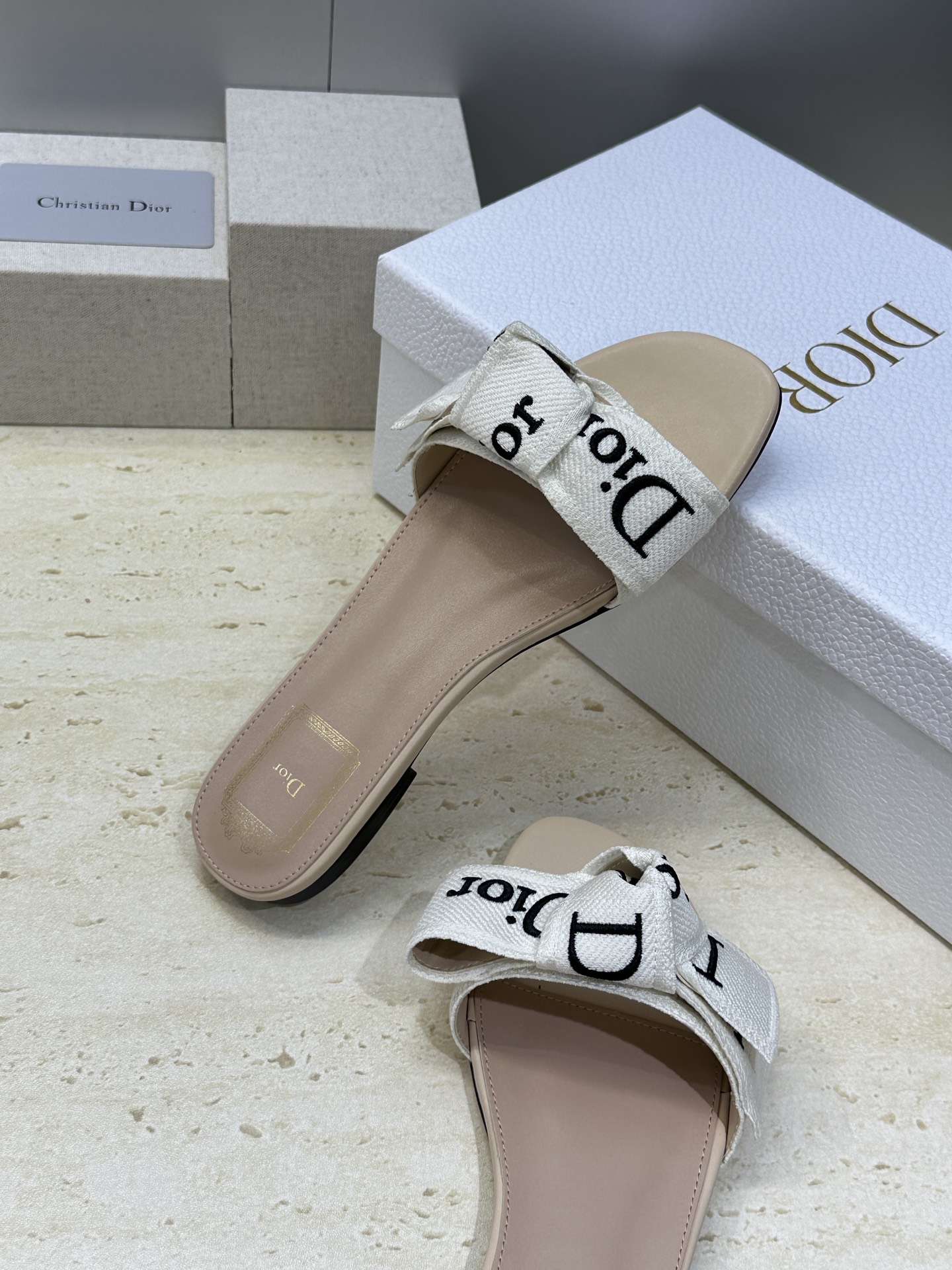 迪奥 Dior 2026 春夏新款J‘ADIOR织带系列粗跟蝴蝶结沙滩女鞋 CD字母logo提花刺绣平底