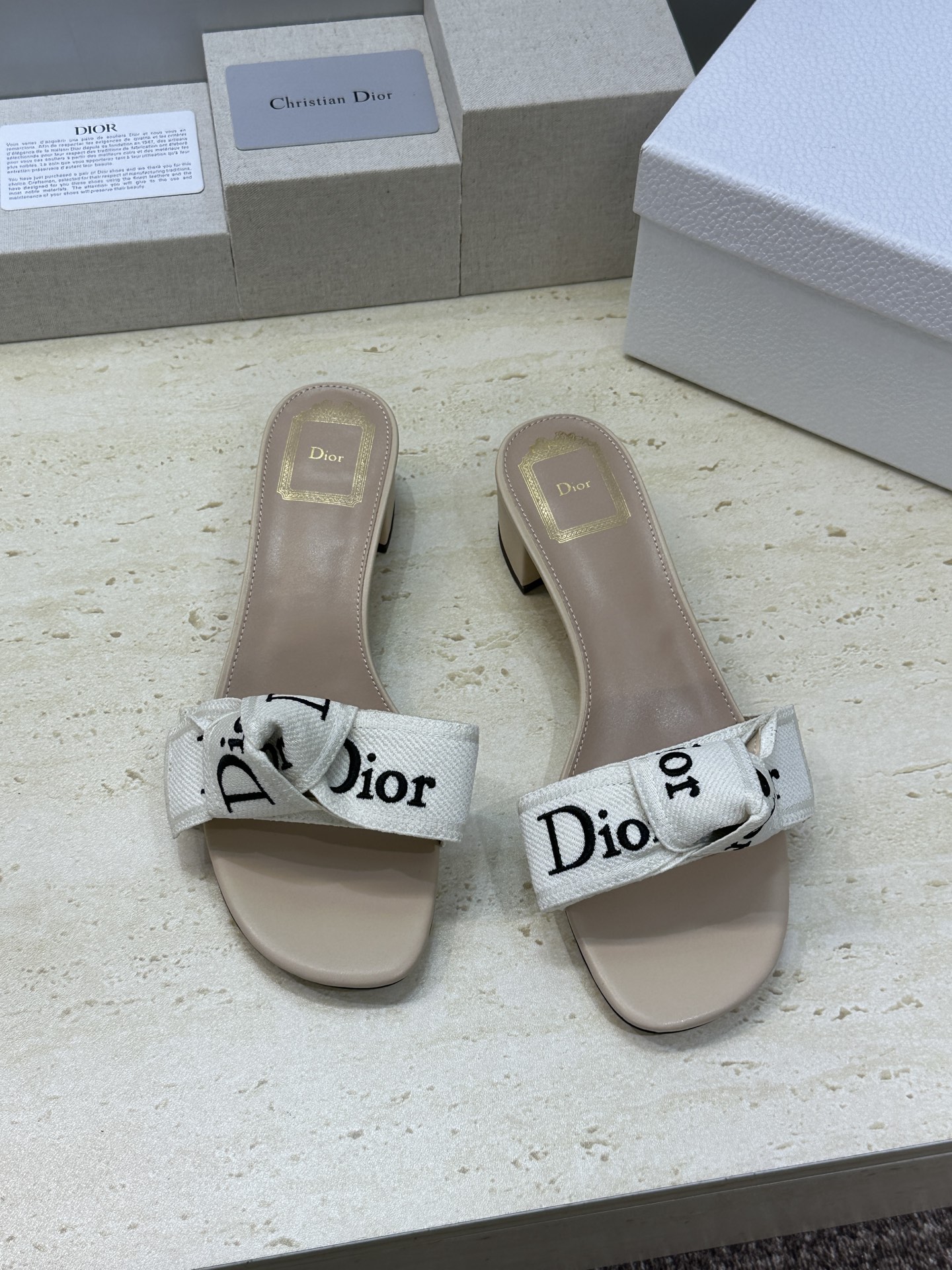 迪奥 Dior 2026 春夏新款J‘ADIOR织带系列粗跟蝴蝶结沙滩女鞋 CD字母logo提花刺绣平底