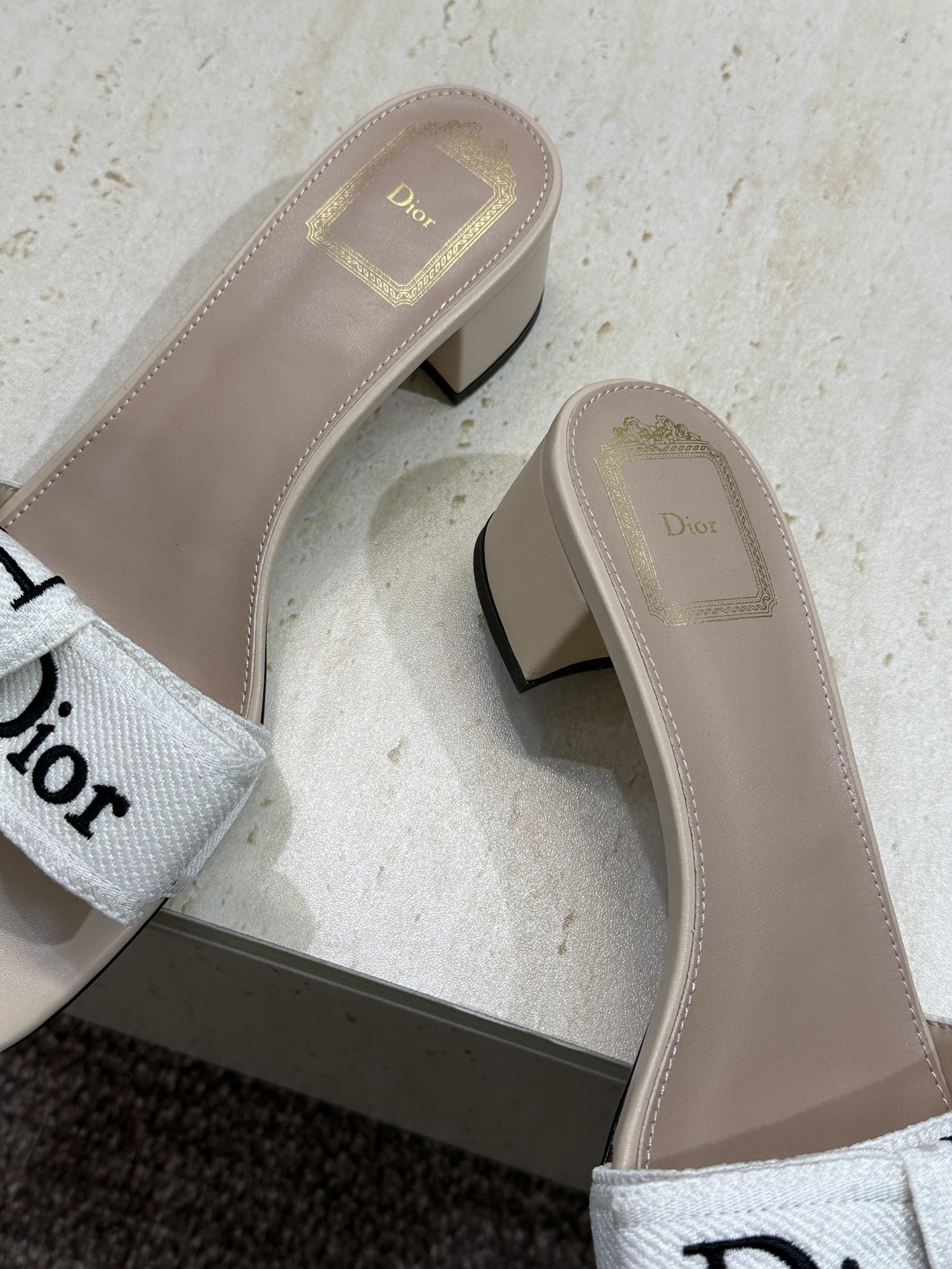 迪奥 Dior 2026 春夏新款J‘ADIOR织带系列粗跟蝴蝶结沙滩女鞋 CD字母logo提花刺绣平底