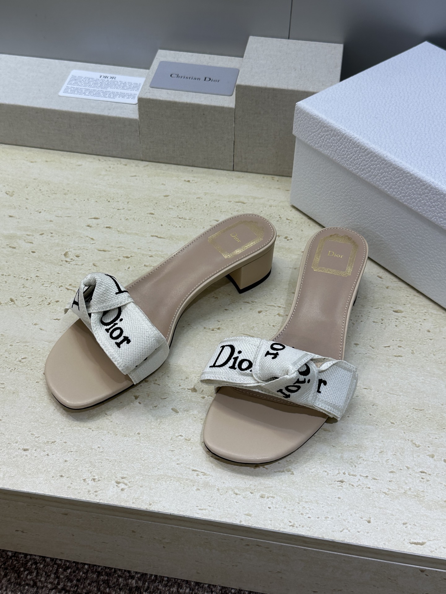 迪奥 Dior 2026 春夏新款J‘ADIOR织带系列粗跟蝴蝶结沙滩女鞋 CD字母logo提花刺绣平底
