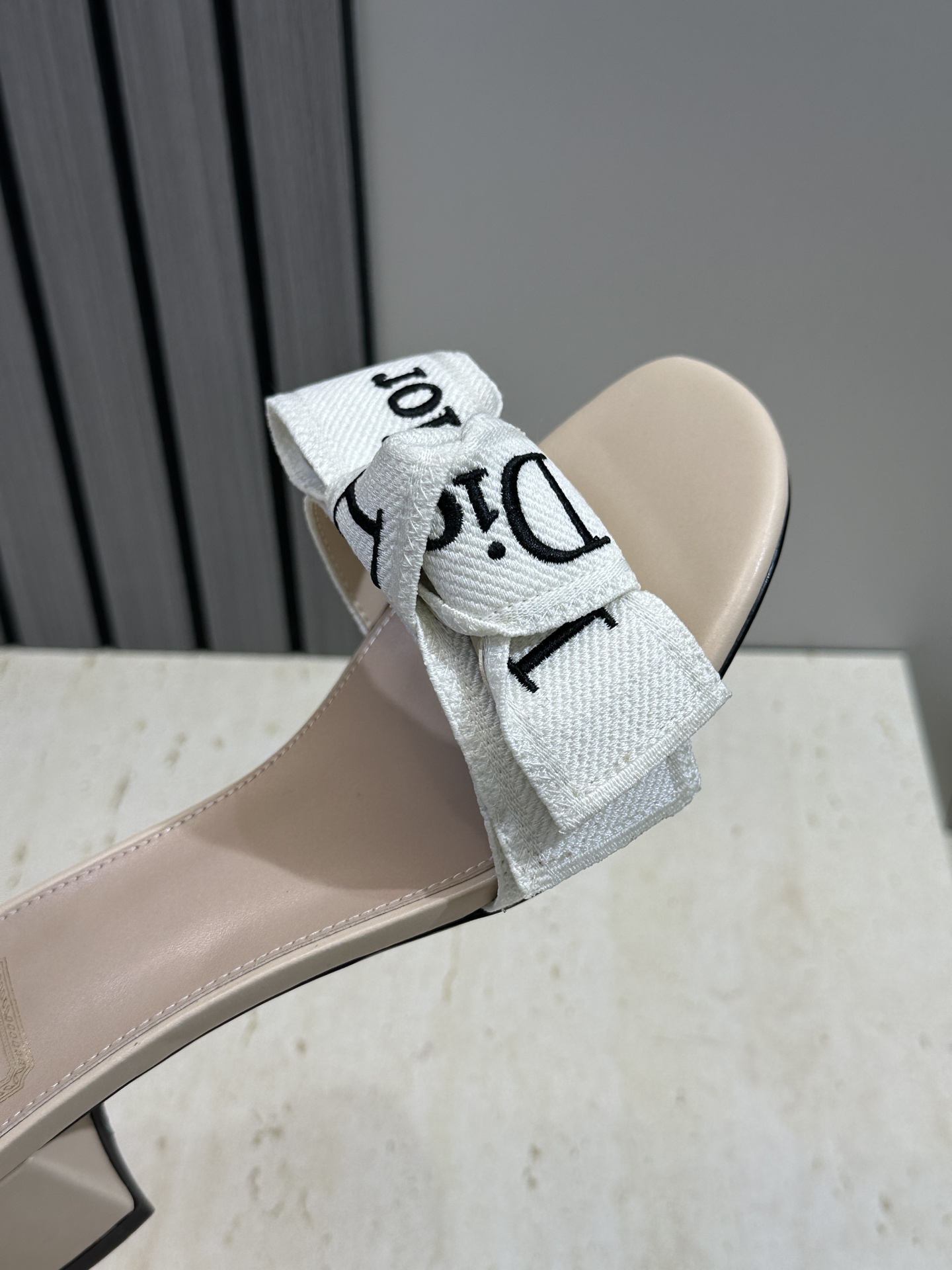 迪奥 Dior 2026 春夏新款J‘ADIOR织带系列粗跟蝴蝶结沙滩女鞋 CD字母logo提花刺绣平底
