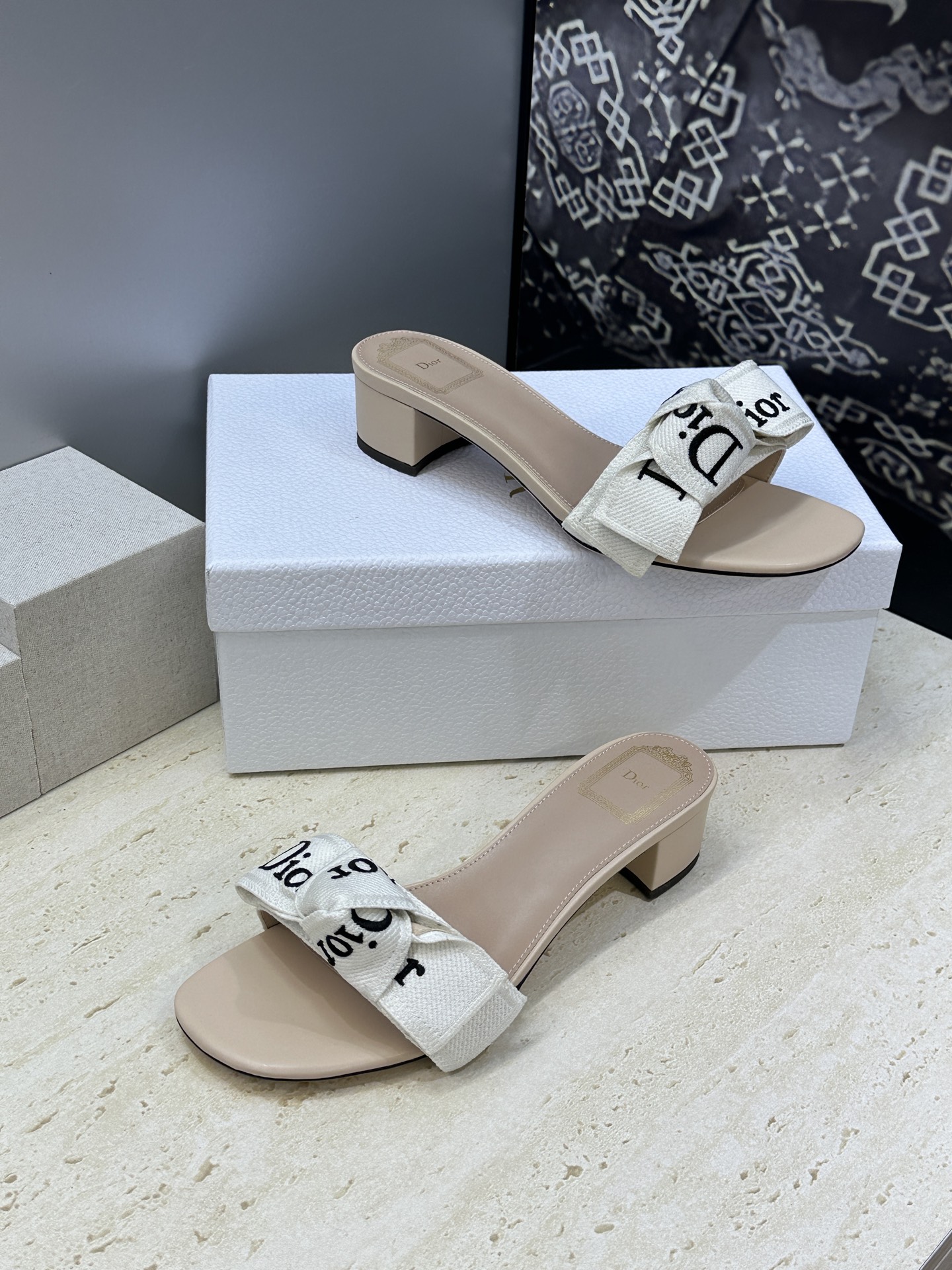 迪奥 Dior 2026 春夏新款J‘ADIOR织带系列粗跟蝴蝶结沙滩女鞋 CD字母logo提花刺绣平底