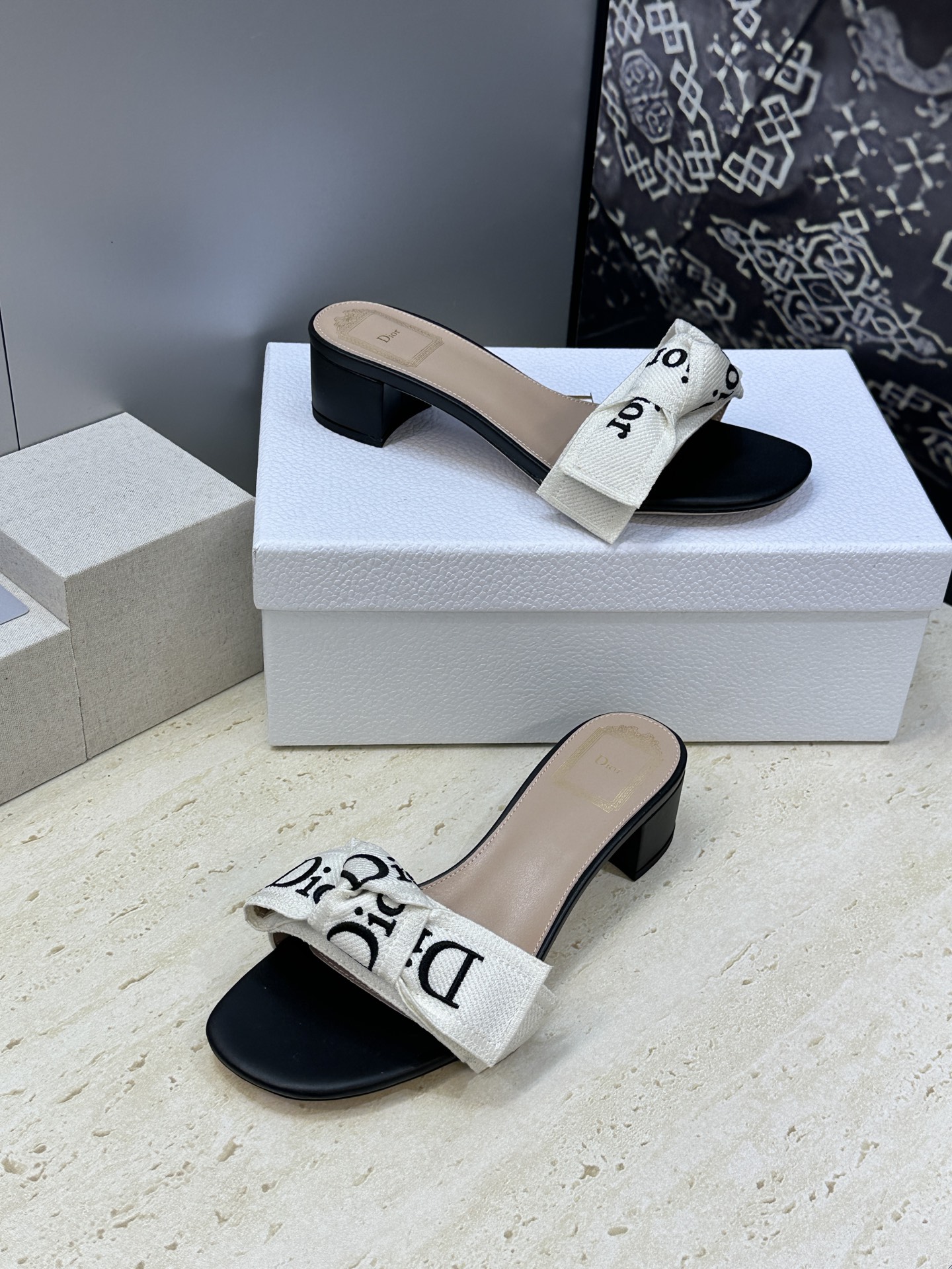 迪奥 Dior 2026 春夏新款J‘ADIOR织带系列粗跟蝴蝶结沙滩女鞋 CD字母logo提花刺绣平底
