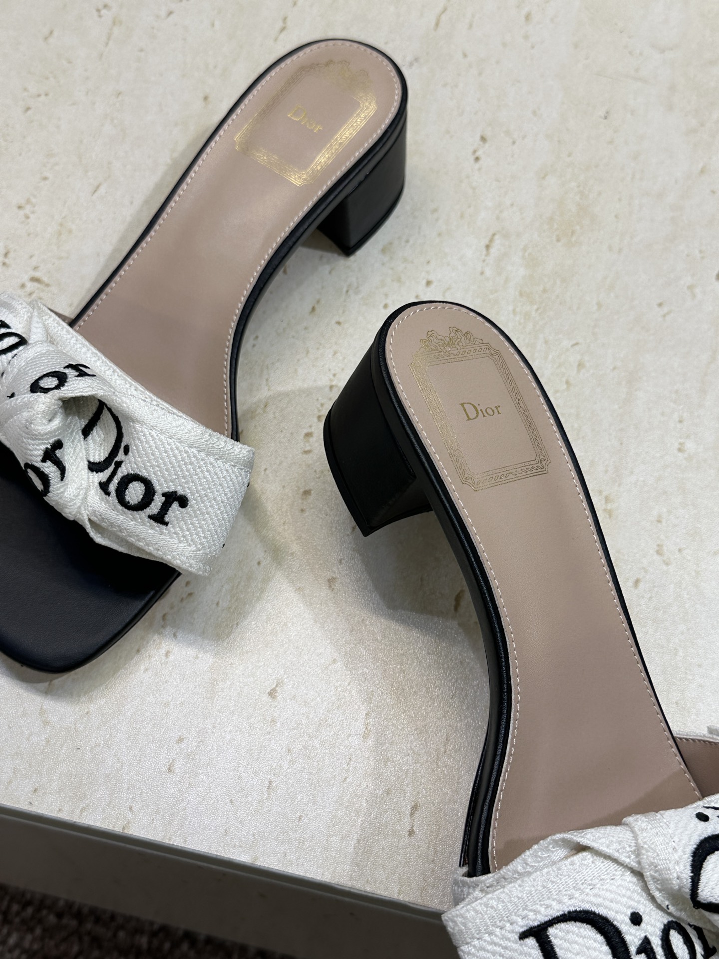 迪奥 Dior 2026 春夏新款J‘ADIOR织带系列粗跟蝴蝶结沙滩女鞋 CD字母logo提花刺绣平底