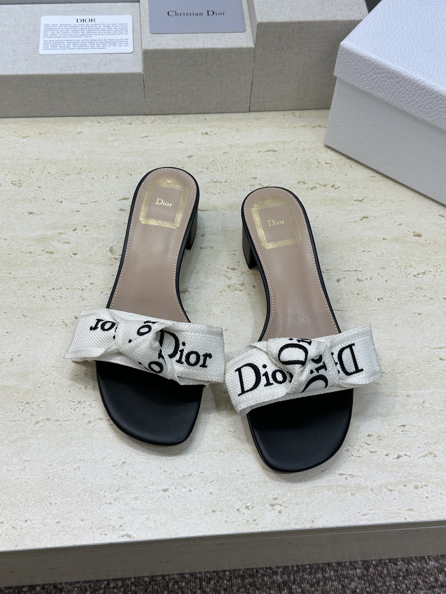 迪奥 Dior 2026 春夏新款J‘ADIOR织带系列粗跟蝴蝶结沙滩女鞋 CD字母logo提花刺绣平底