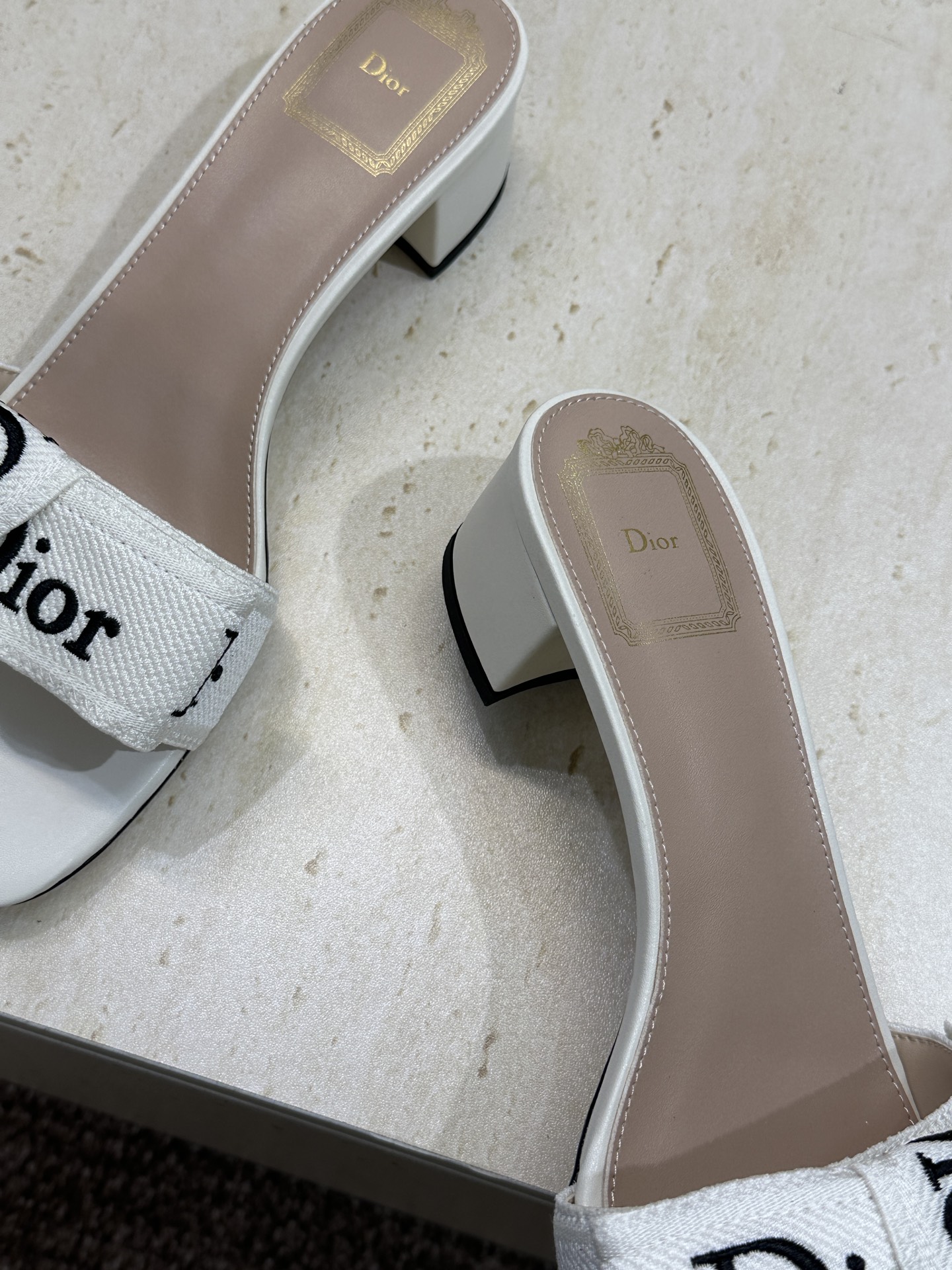 迪奥 Dior 2026 春夏新款J‘ADIOR织带系列粗跟蝴蝶结沙滩女鞋 CD字母logo提花刺绣平底