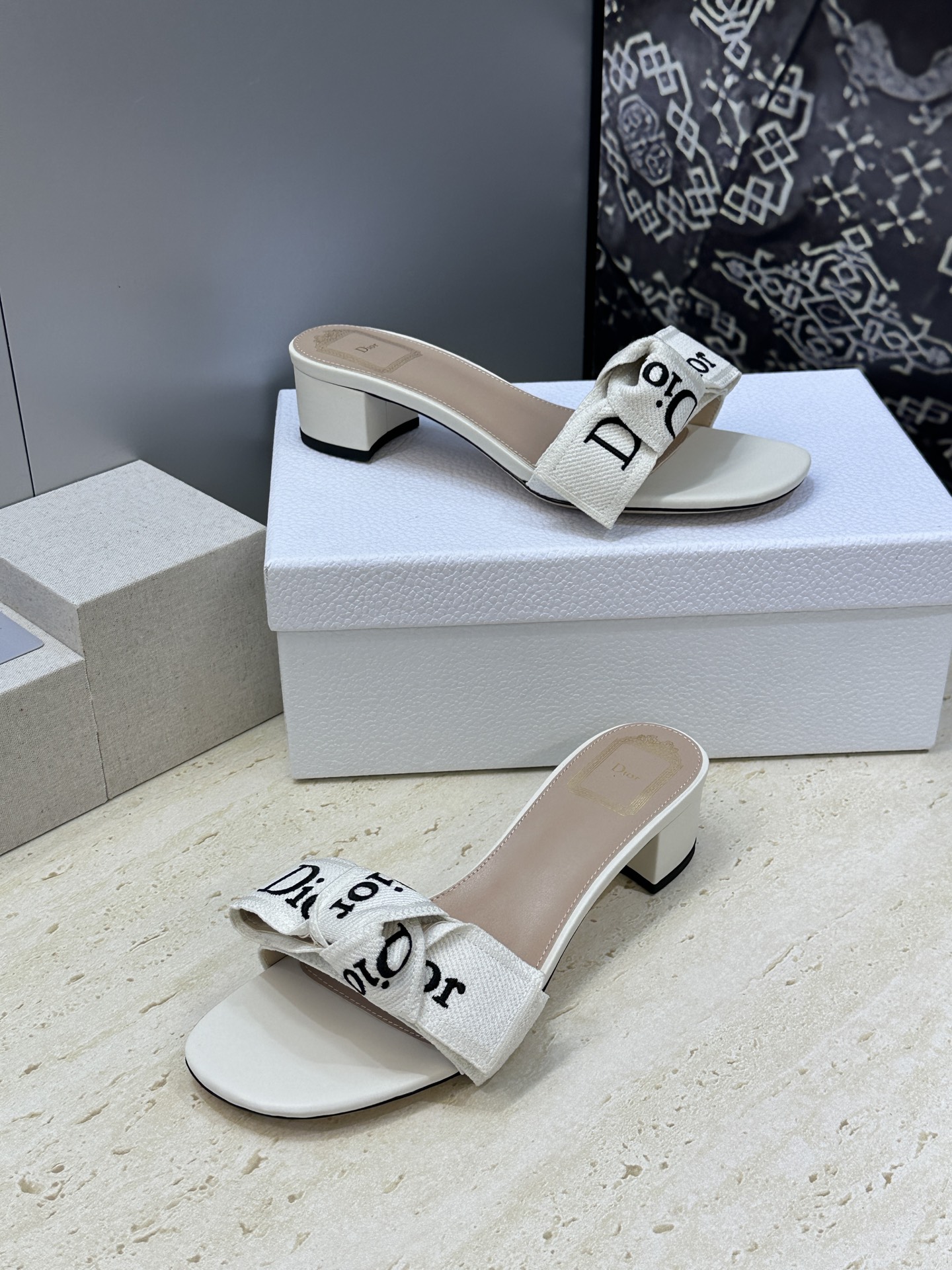 迪奥 Dior 2026 春夏新款J‘ADIOR织带系列粗跟蝴蝶结沙滩女鞋 CD字母logo提花刺绣平底